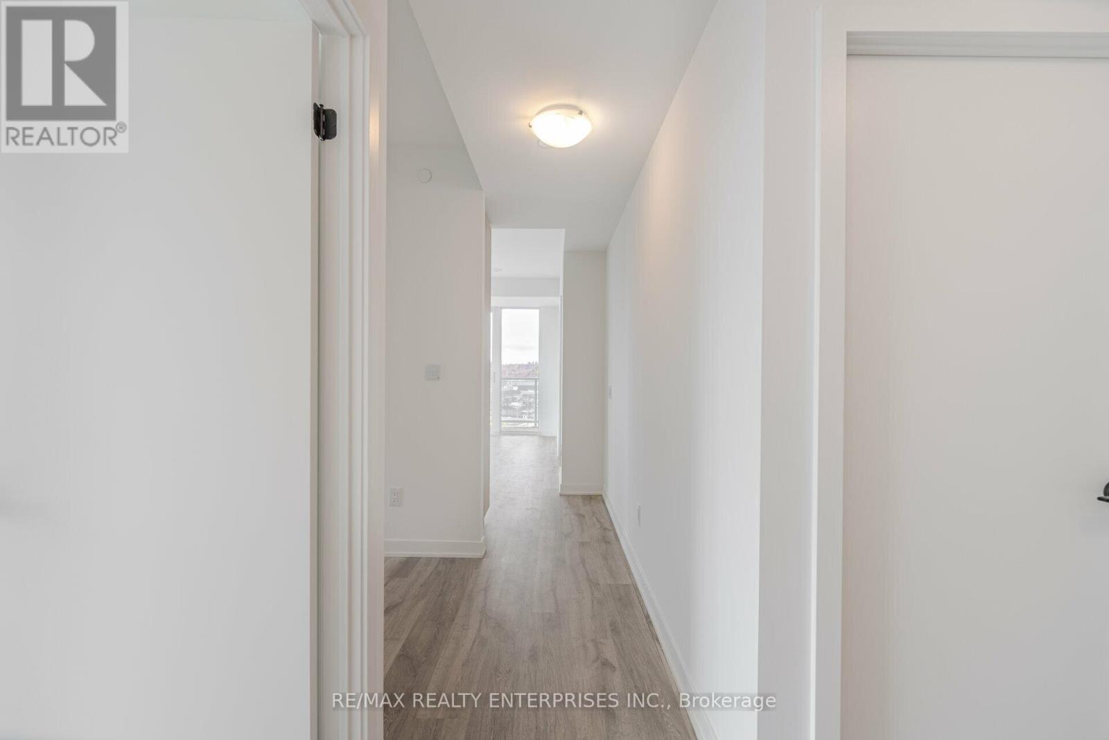 Photo 11 of 613 220 Missinnihe Way, Mississauga ON