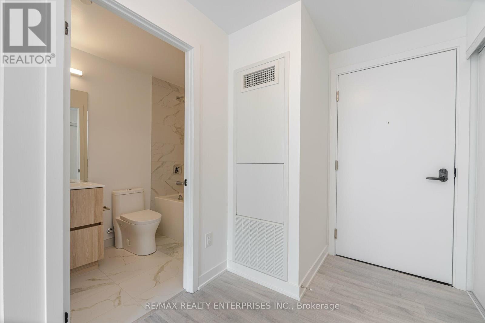 Photo 22 of 613 220 Missinnihe Way, Mississauga ON