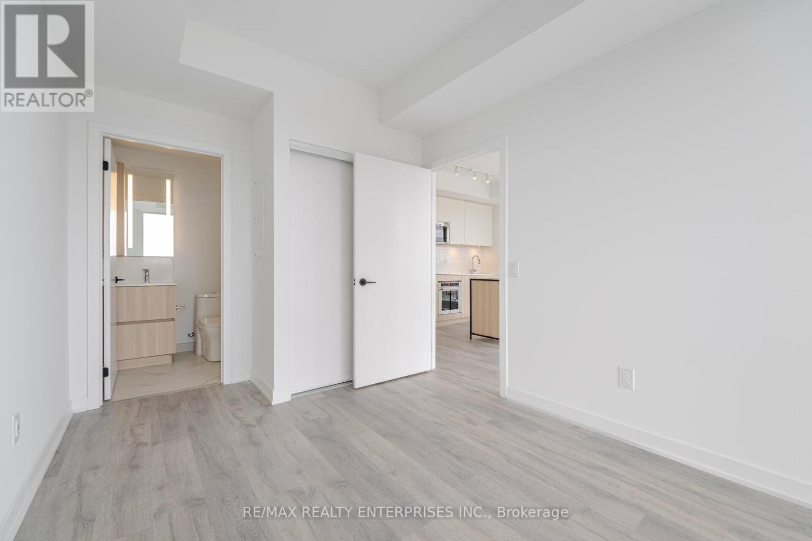 Photo 24 of 613 220 Missinnihe Way, Mississauga ON