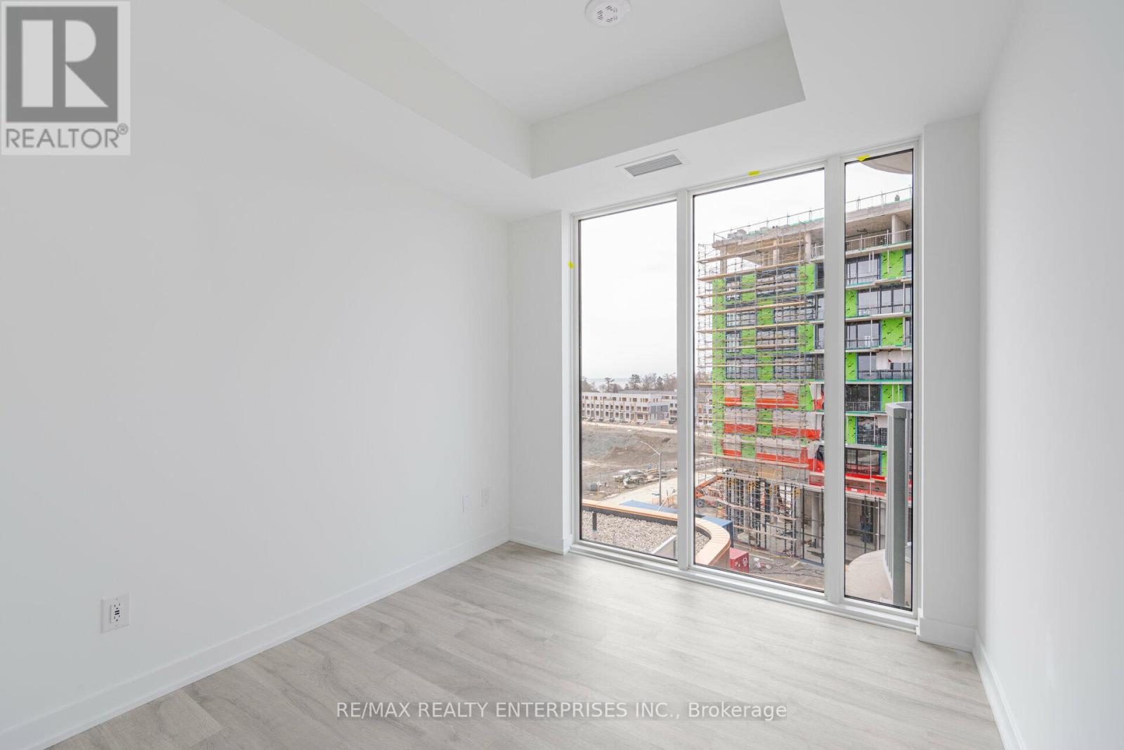 Photo 18 of 613 220 Missinnihe Way, Mississauga ON