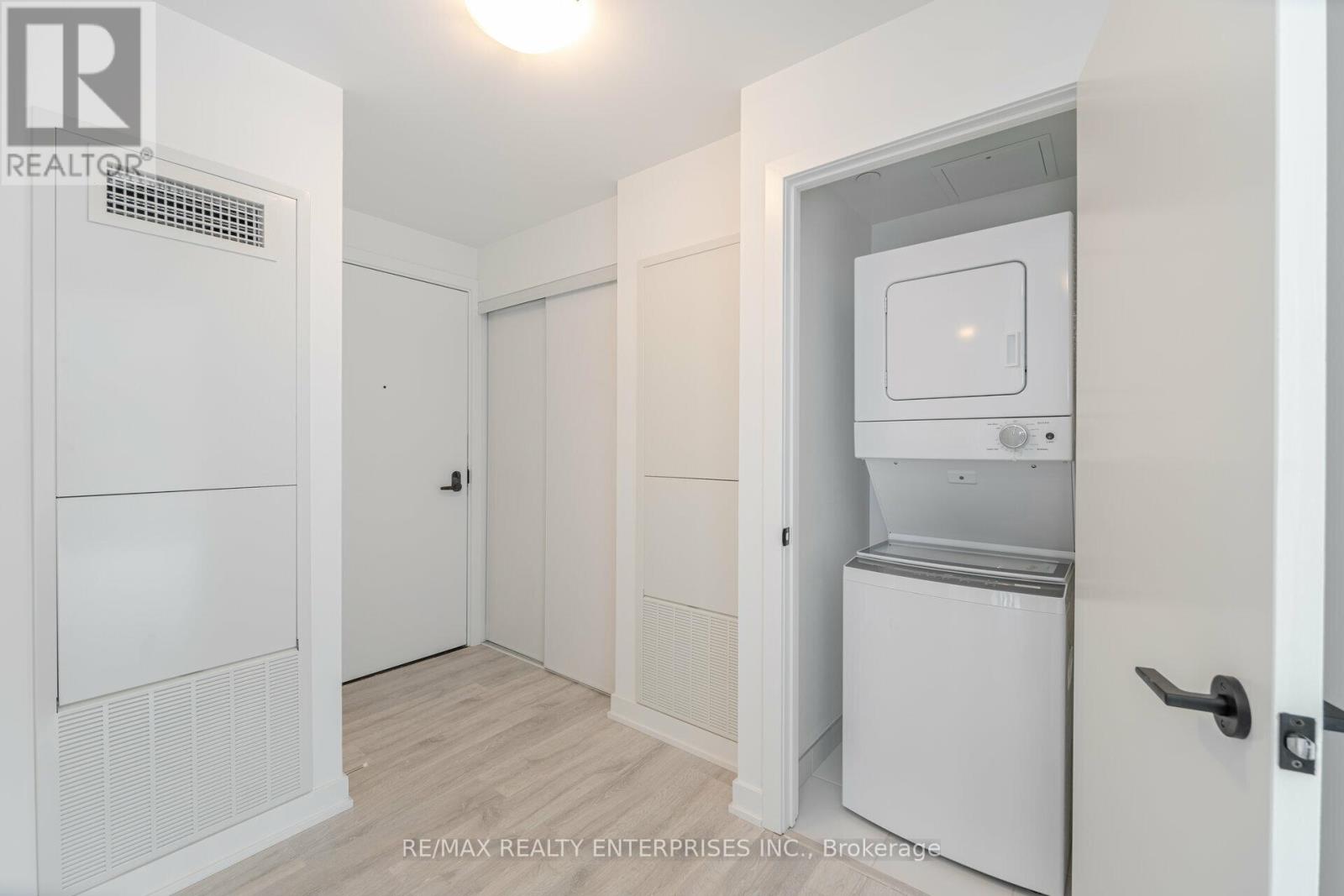 Photo 27 of 613 220 Missinnihe Way, Mississauga ON