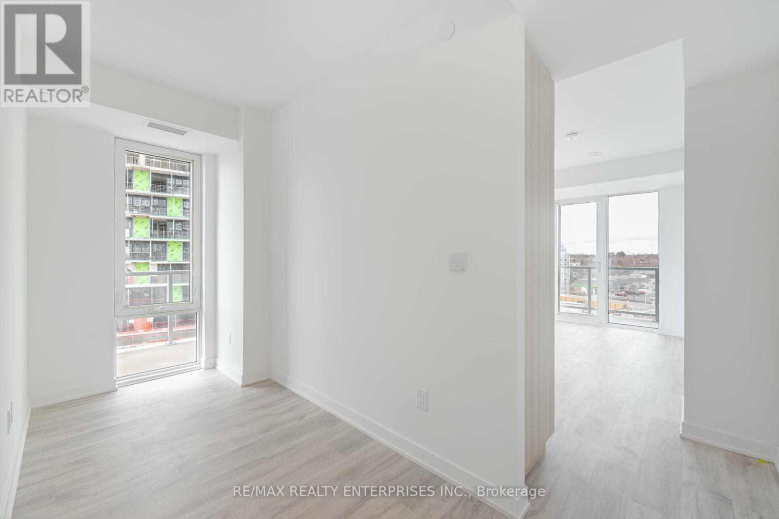Photo 15 of 613 220 Missinnihe Way, Mississauga ON
