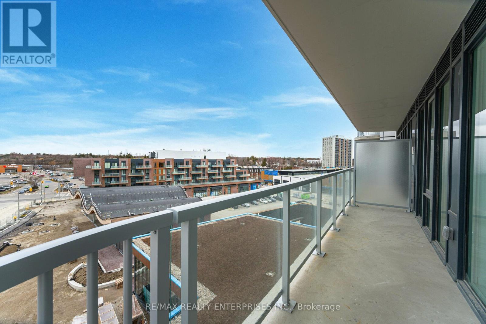 Photo 3 of 613 220 Missinnihe Way, Mississauga ON