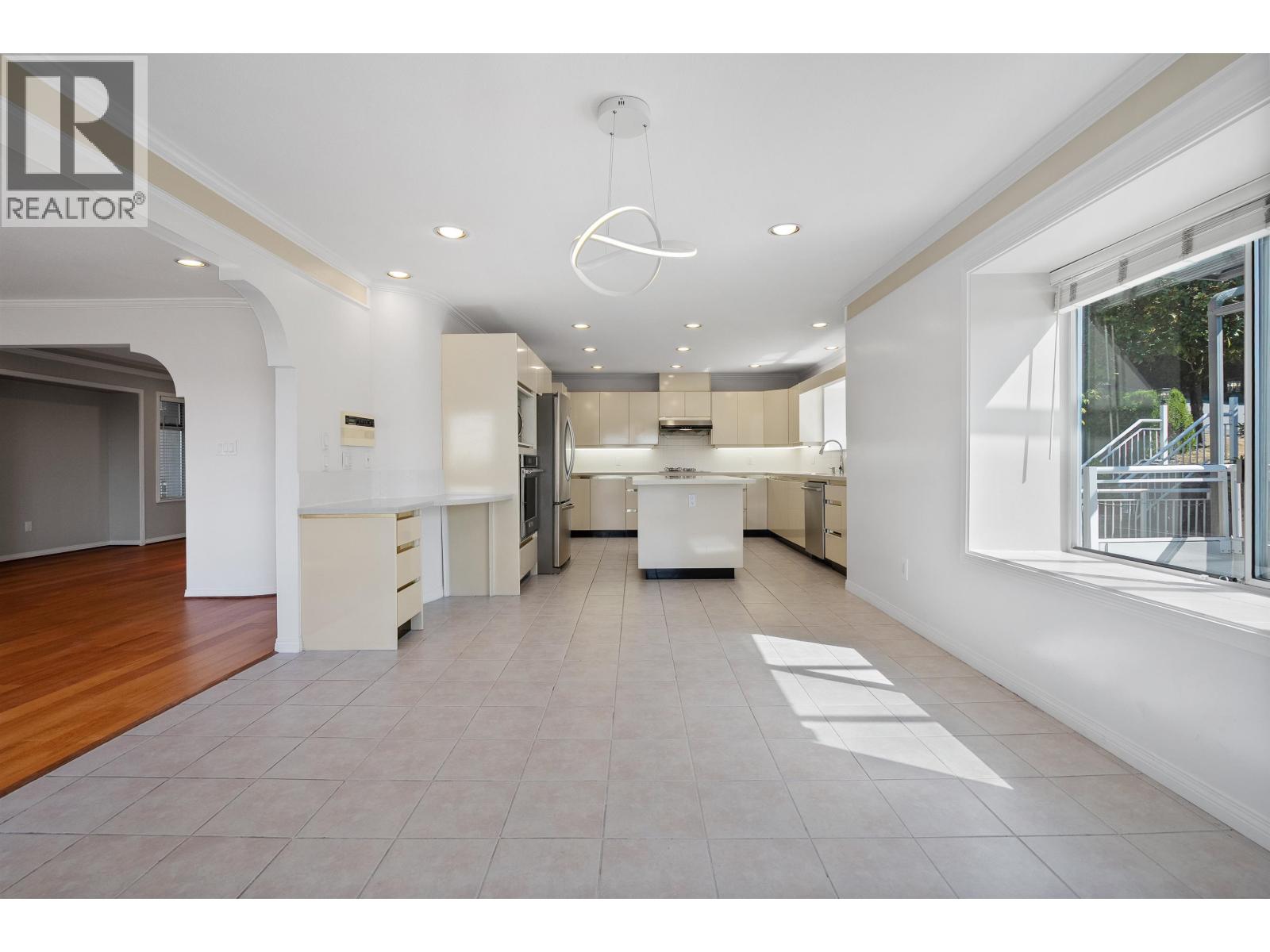 Photo 9 of 8419 Mcgregor Avenue, Burnaby BC