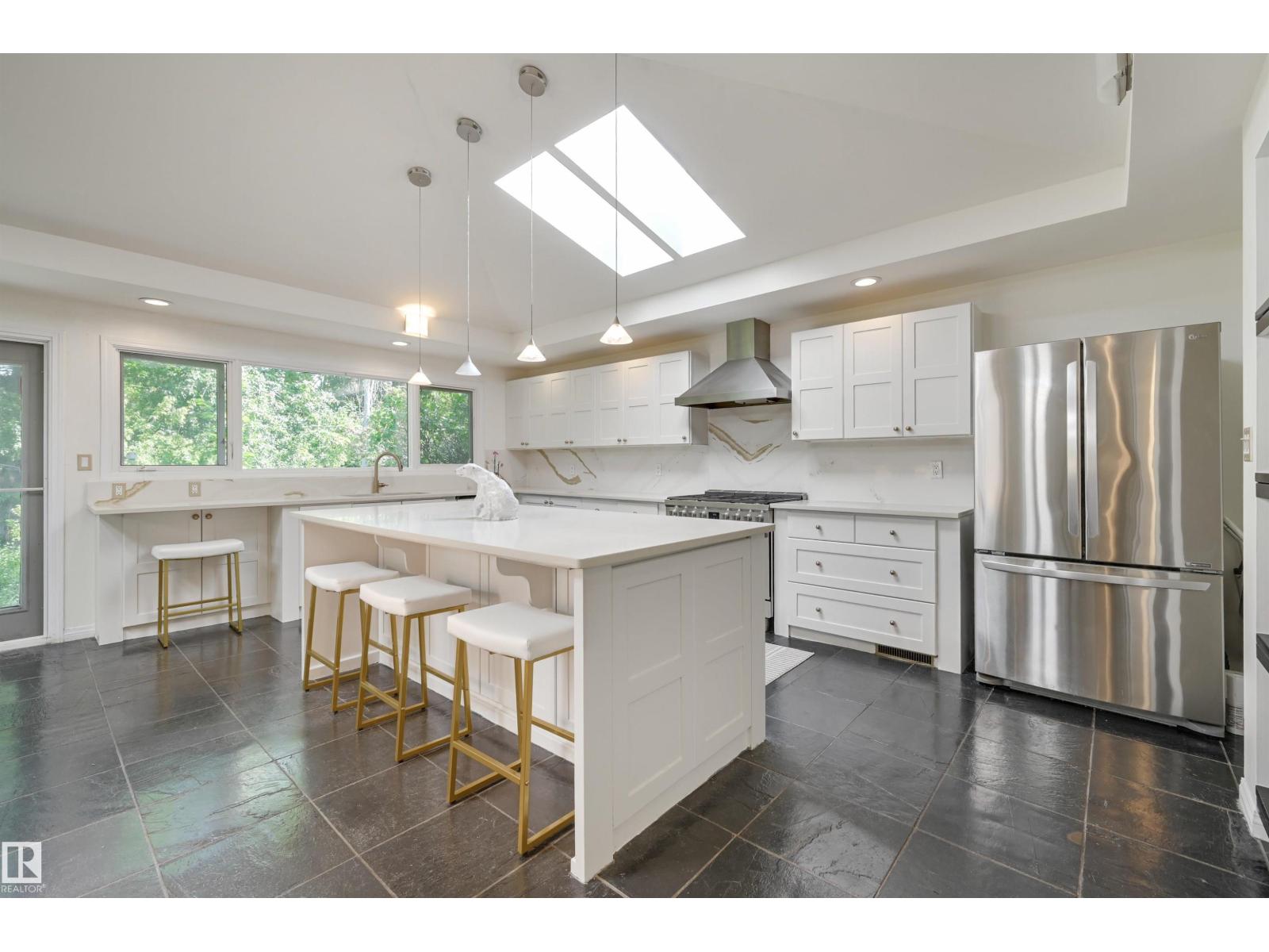 Photo 4 of 14712 Park Dr Nw, Edmonton AB