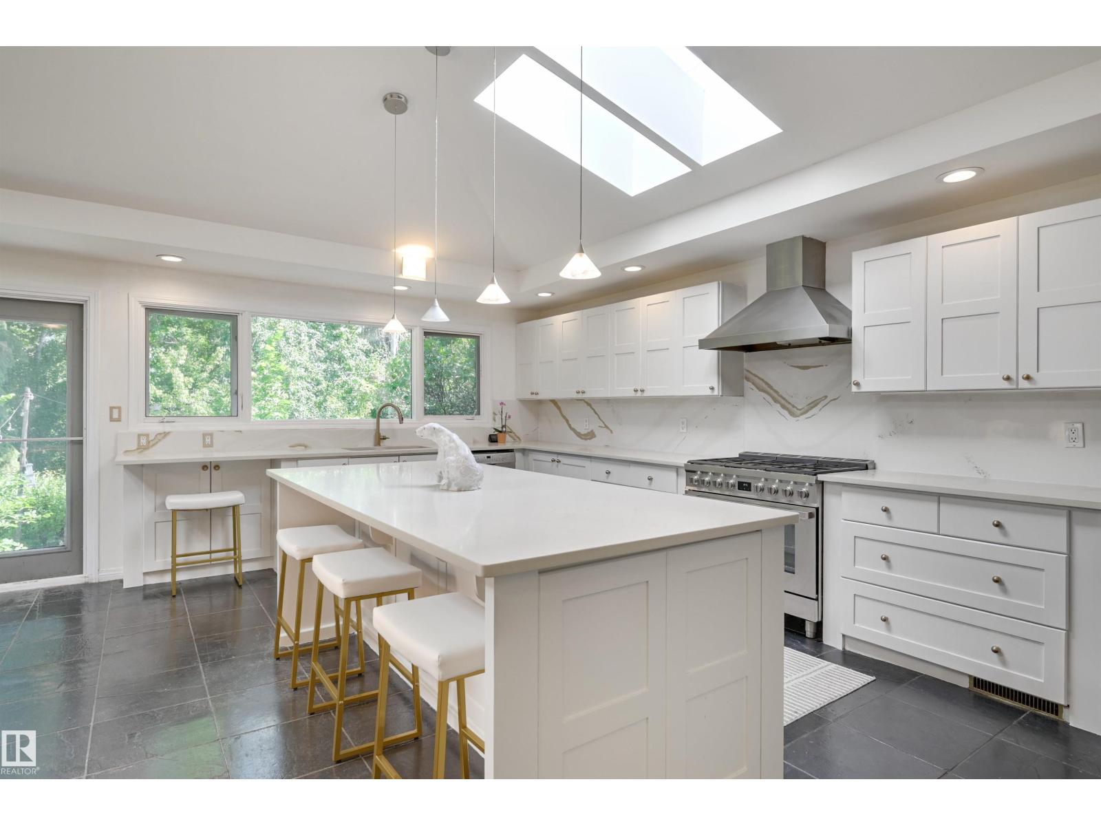 Photo 21 of 14712 Park Dr Nw, Edmonton AB