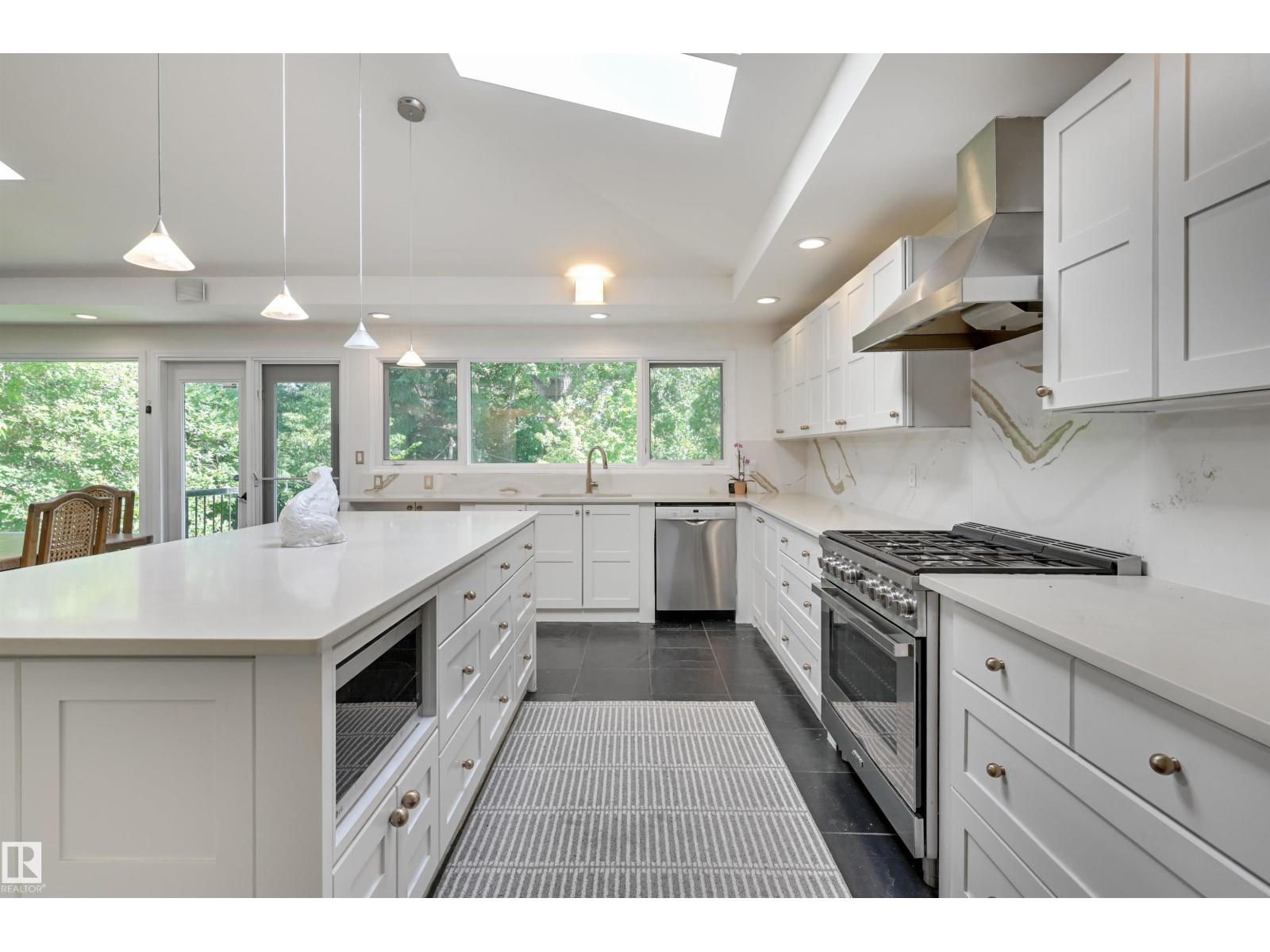Photo 15 of 14712 Park Dr Nw, Edmonton AB