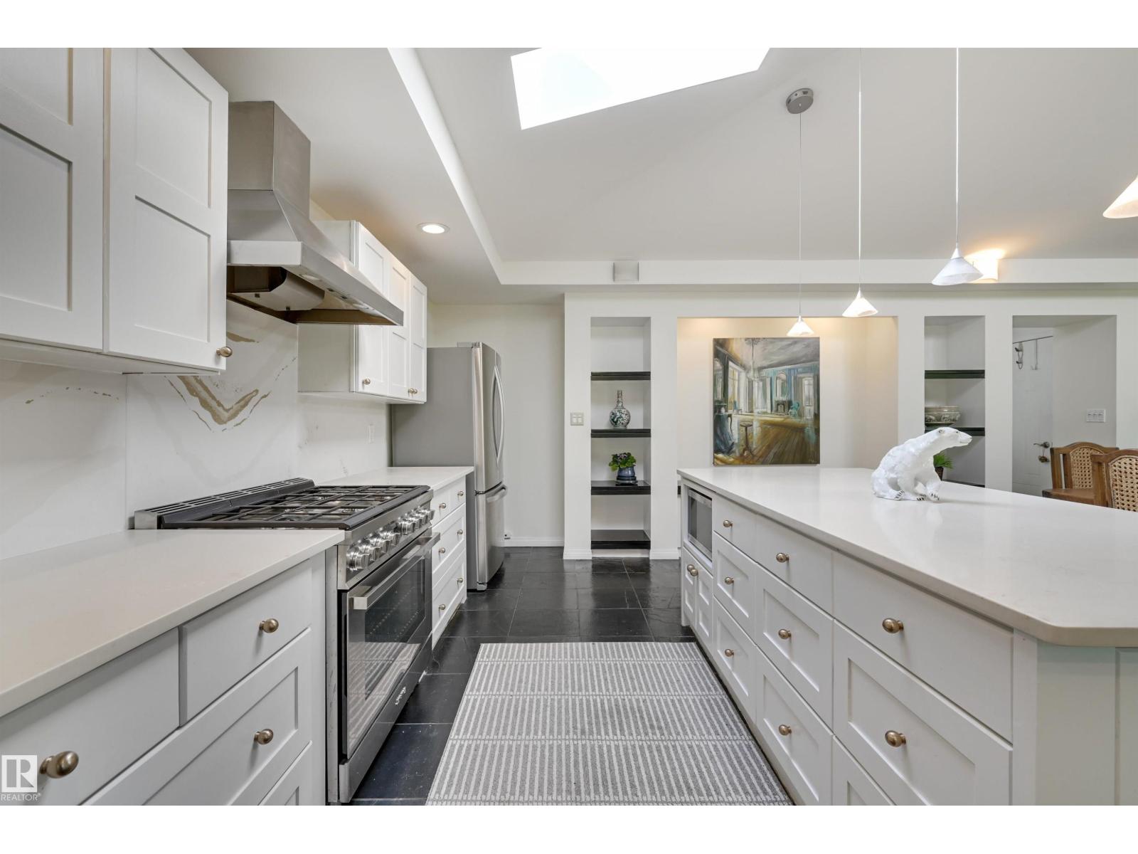 Photo 10 of 14712 Park Dr Nw, Edmonton AB