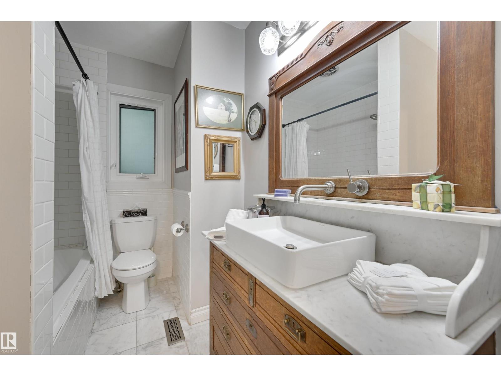 Photo 7 of 14712 Park Dr Nw, Edmonton AB