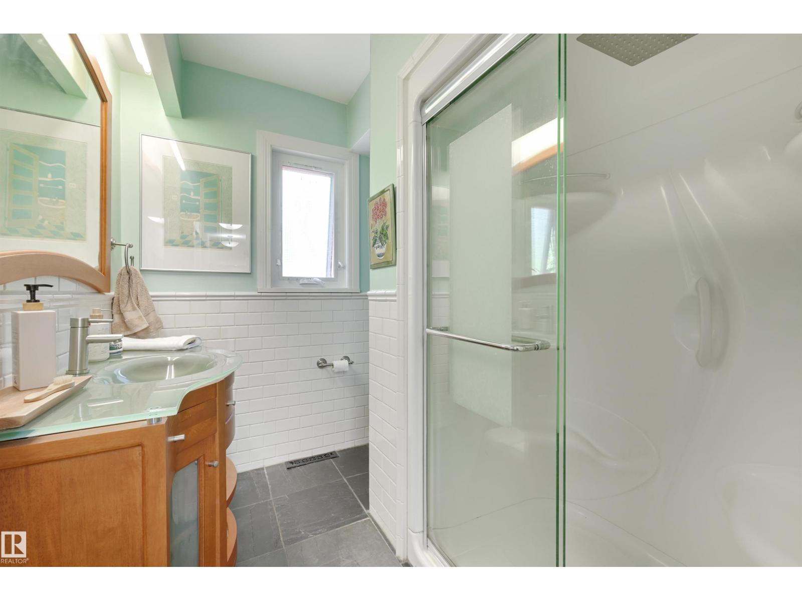 Photo 26 of 14712 Park Dr Nw, Edmonton AB