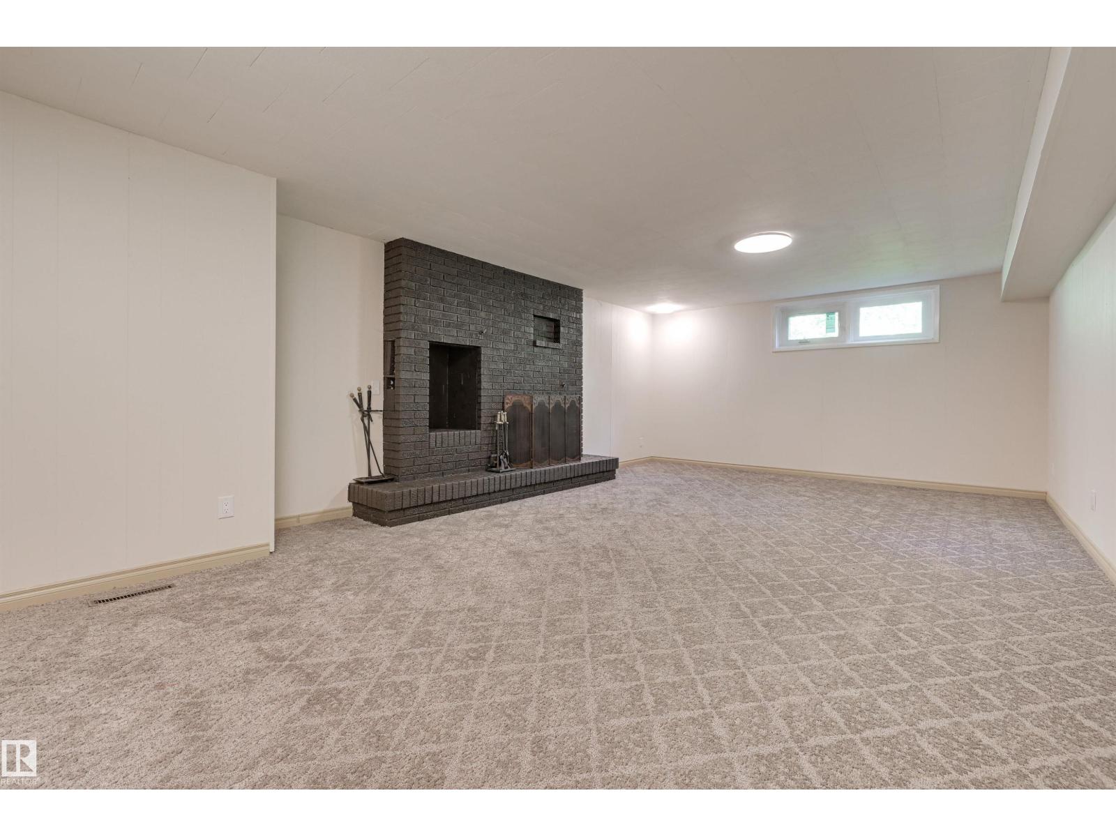 Photo 6 of 14712 Park Dr Nw, Edmonton AB