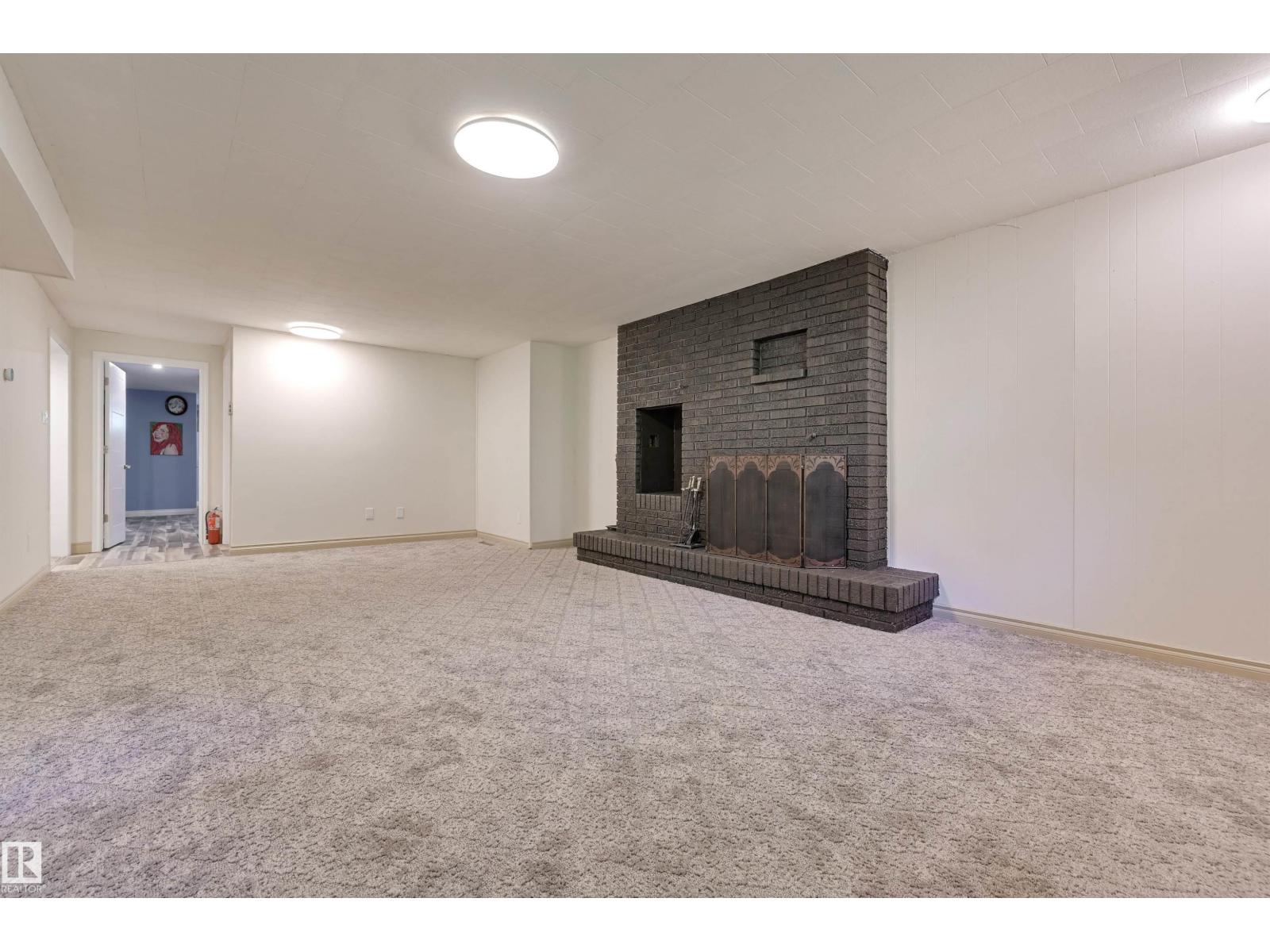 Photo 17 of 14712 Park Dr Nw, Edmonton AB