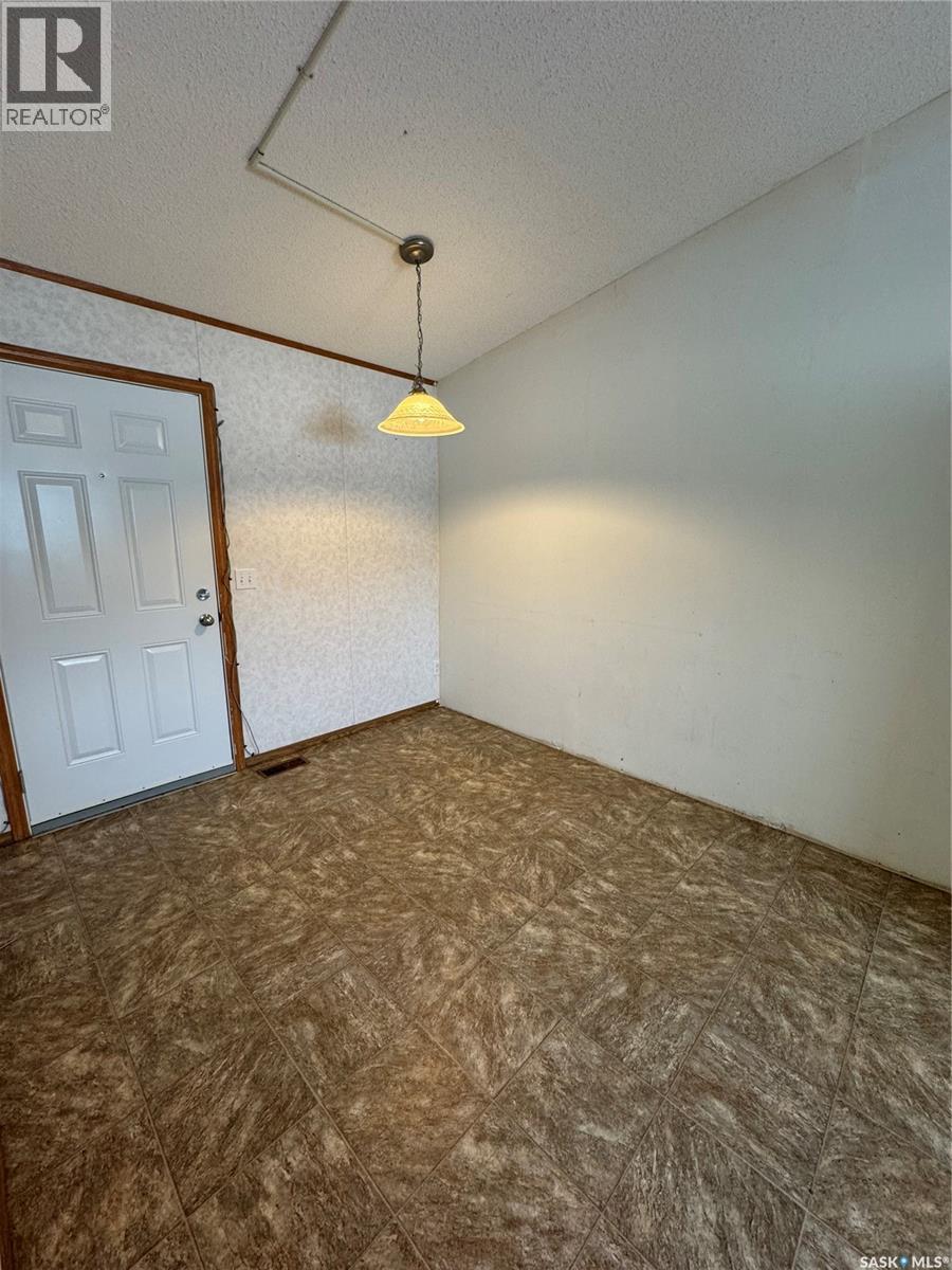 Photo 2 of 701 2nd Avenue E, Shellbrook SK