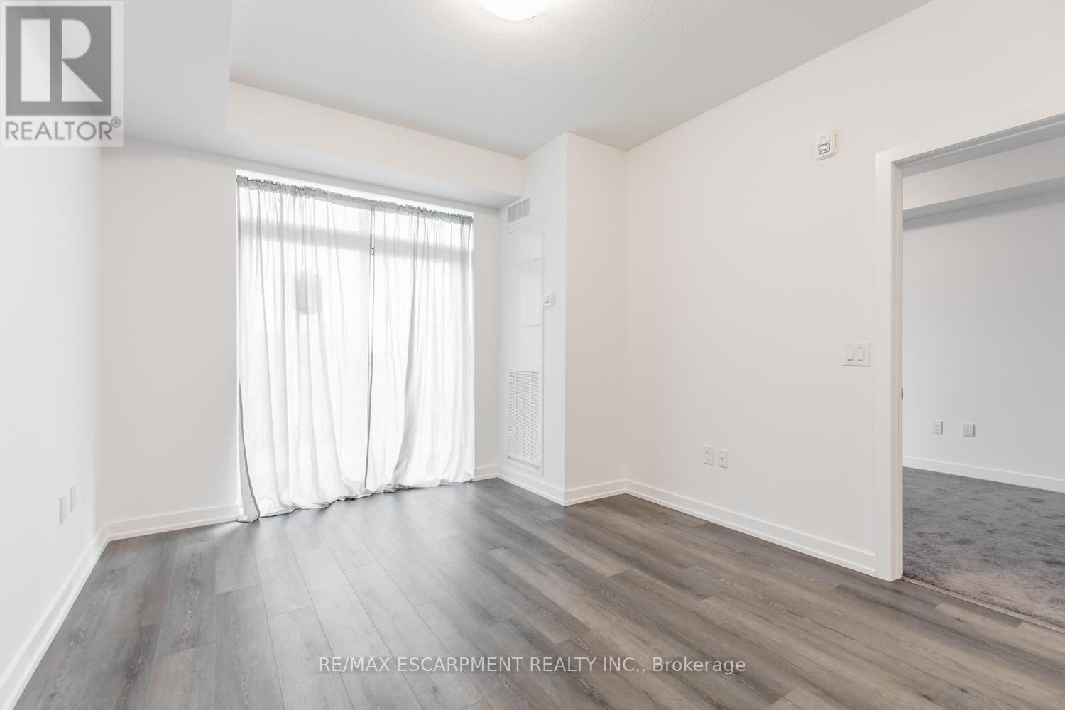 Photo 7 of 103 5055 Greenlane Road, Lincoln ON