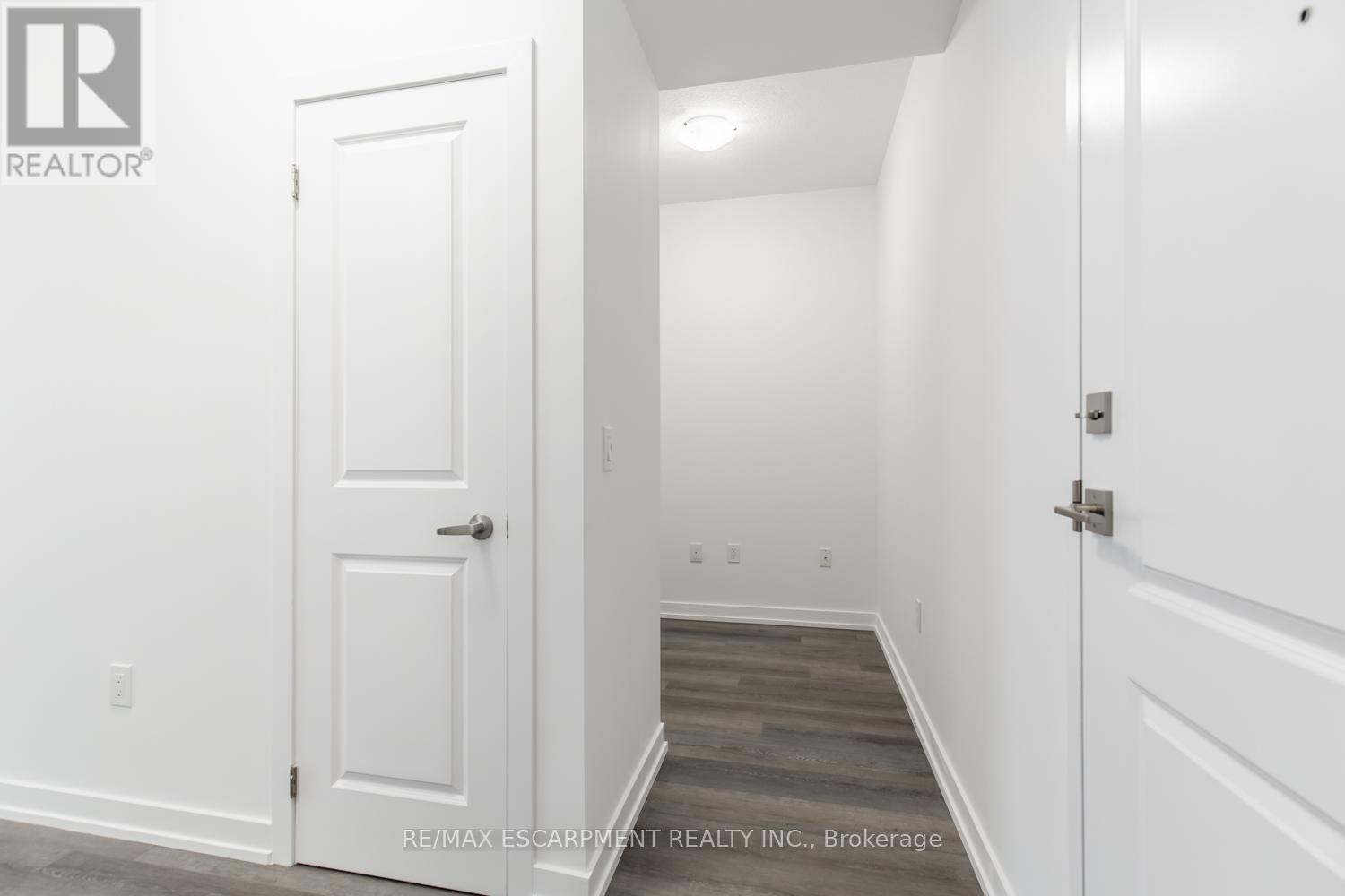 Photo 2 of 103 5055 Greenlane Road, Lincoln ON