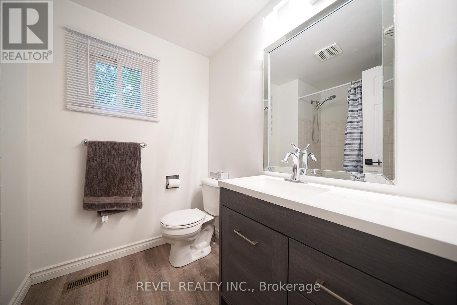 Photo 11 of 90 White Owl Crescent, Brantford ON