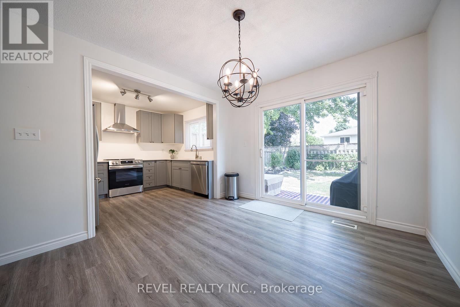 Photo 8 of 90 White Owl Crescent, Brantford ON