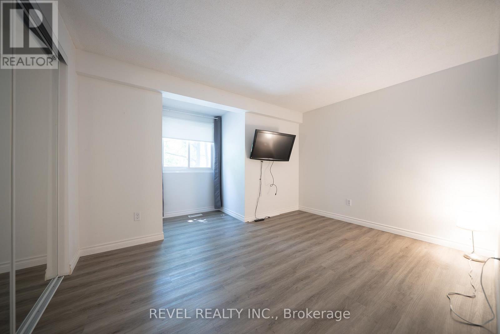 Photo 9 of 90 White Owl Crescent, Brantford ON