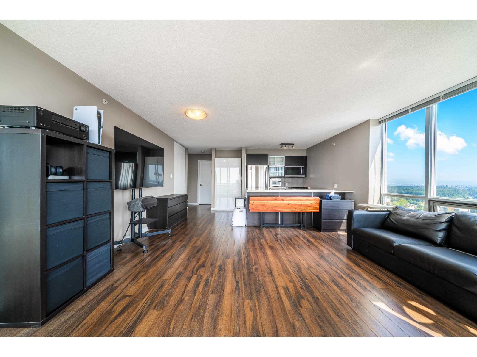 Photo 6 of 3607 9981 Whalley Boulevard, Surrey BC