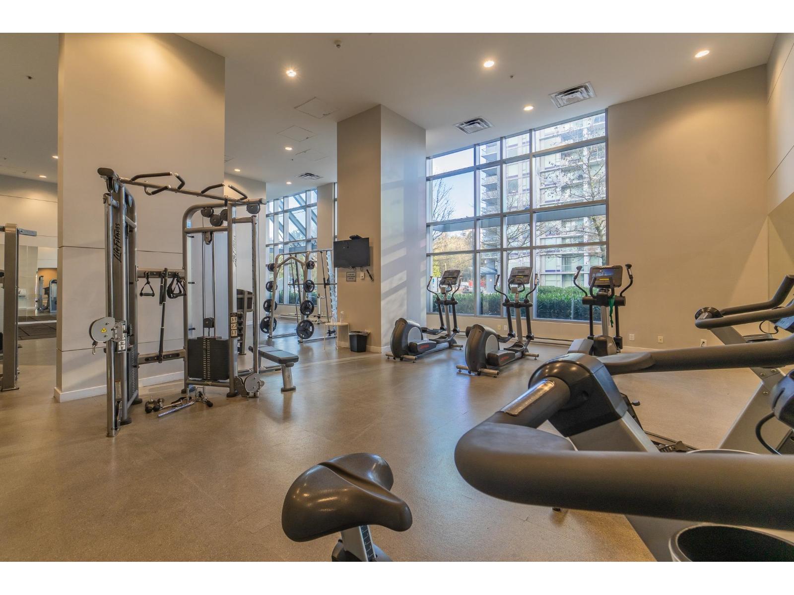 Photo 1 of 3607 9981 Whalley Boulevard, Surrey BC