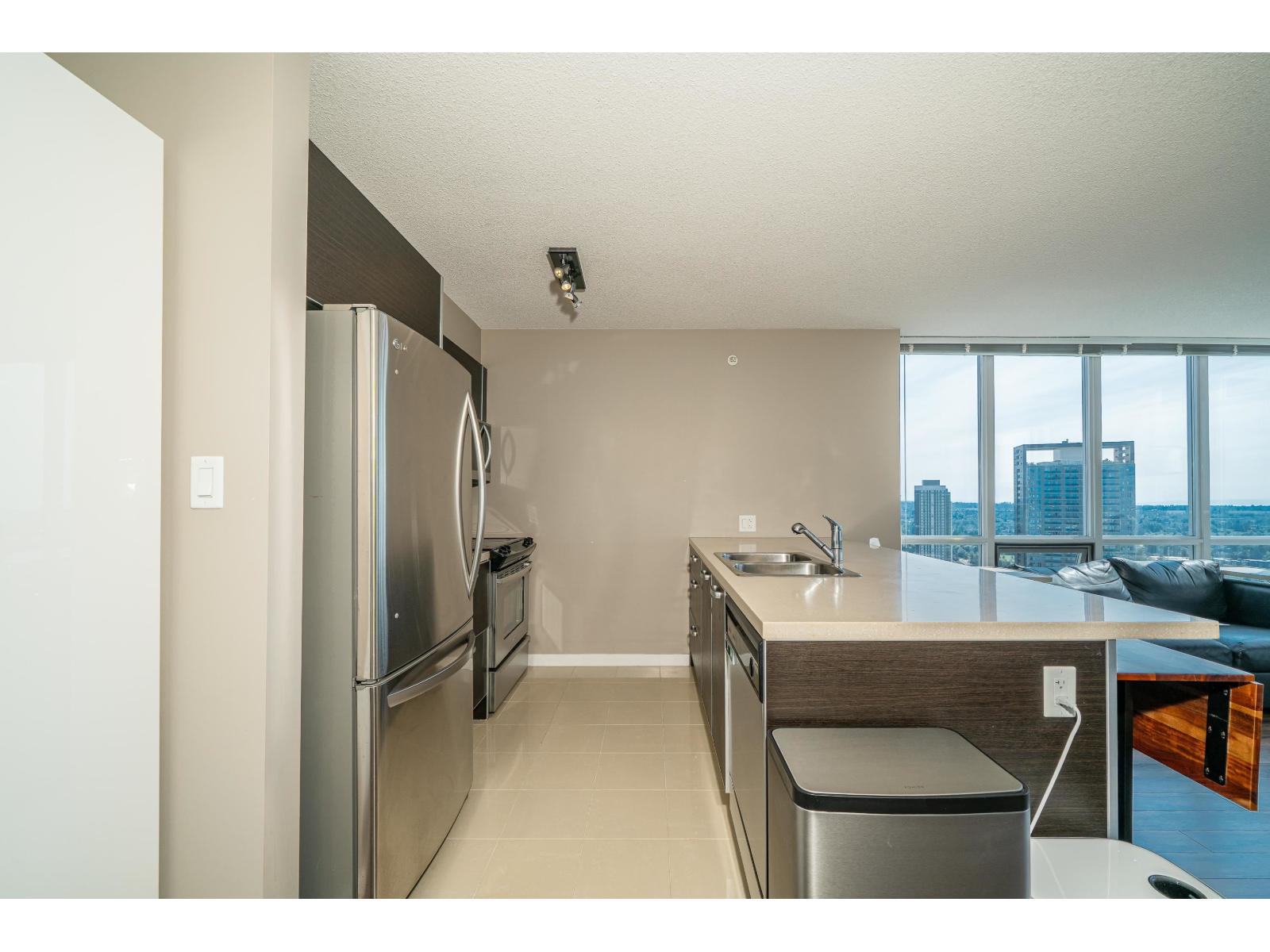 Photo 33 of 3607 9981 Whalley Boulevard, Surrey BC