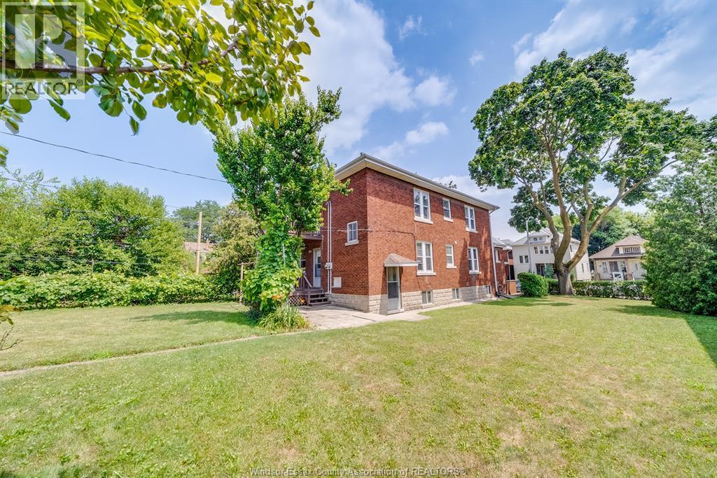 Photo 2 of 446 48 Newbury Street, Windsor ON