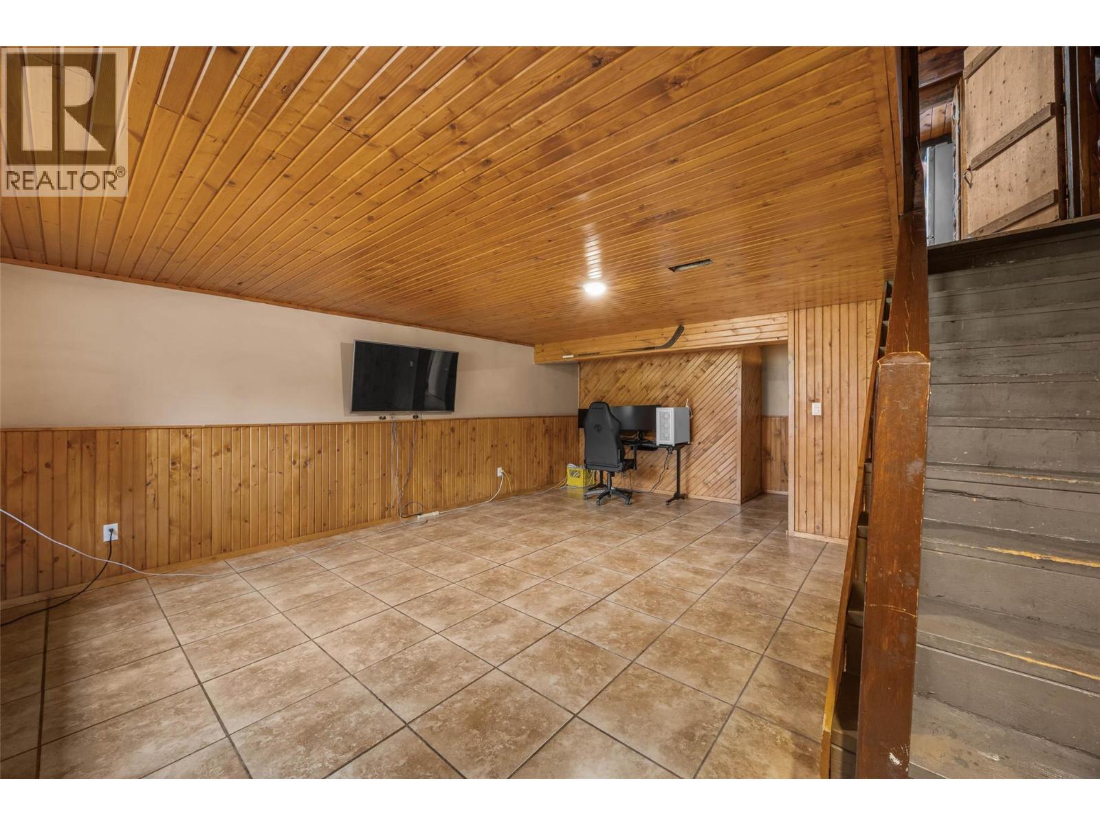 601 YELLOWHEAD HIGHWAY S - 32