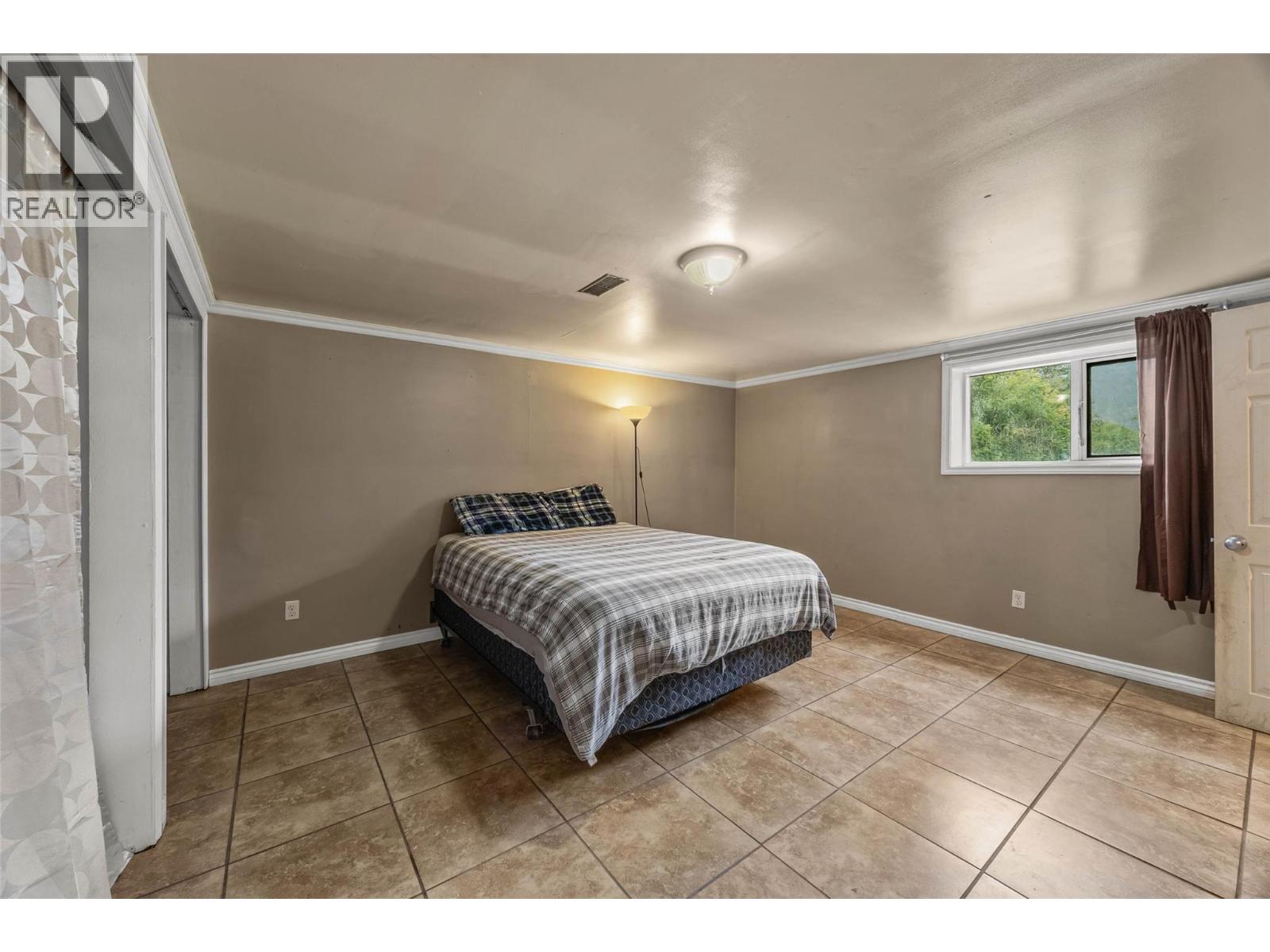 601 YELLOWHEAD HIGHWAY S - 33