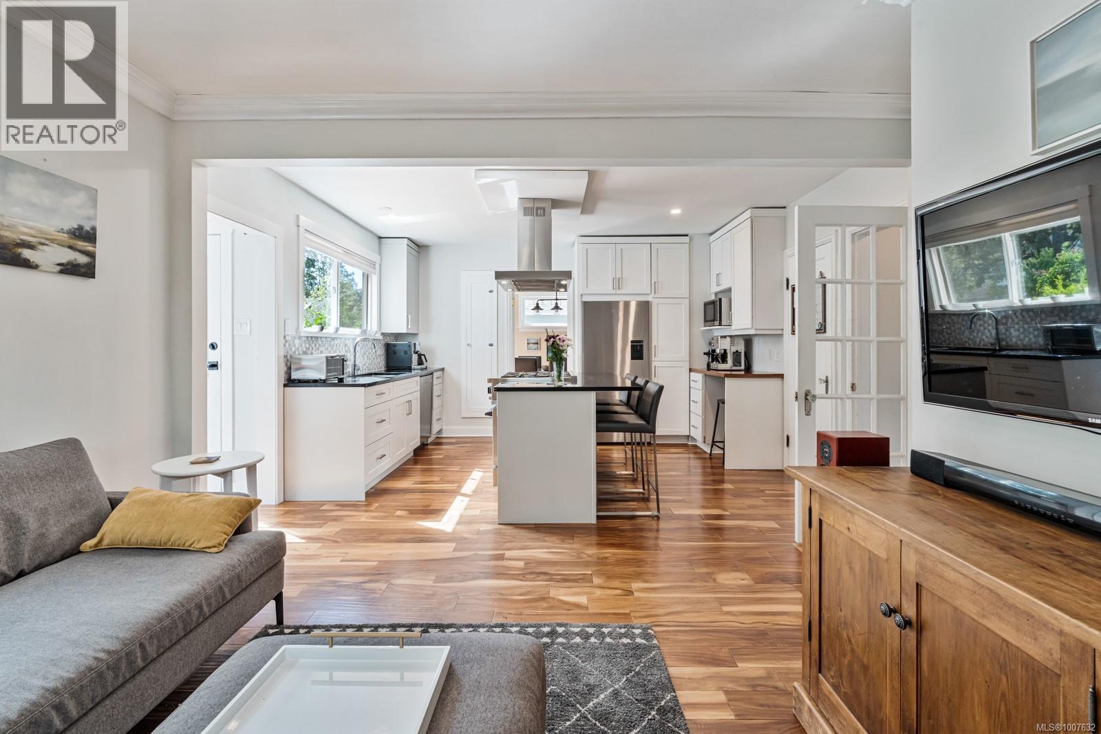 Single Family House Character for Sale in  Fifth St Victoria 