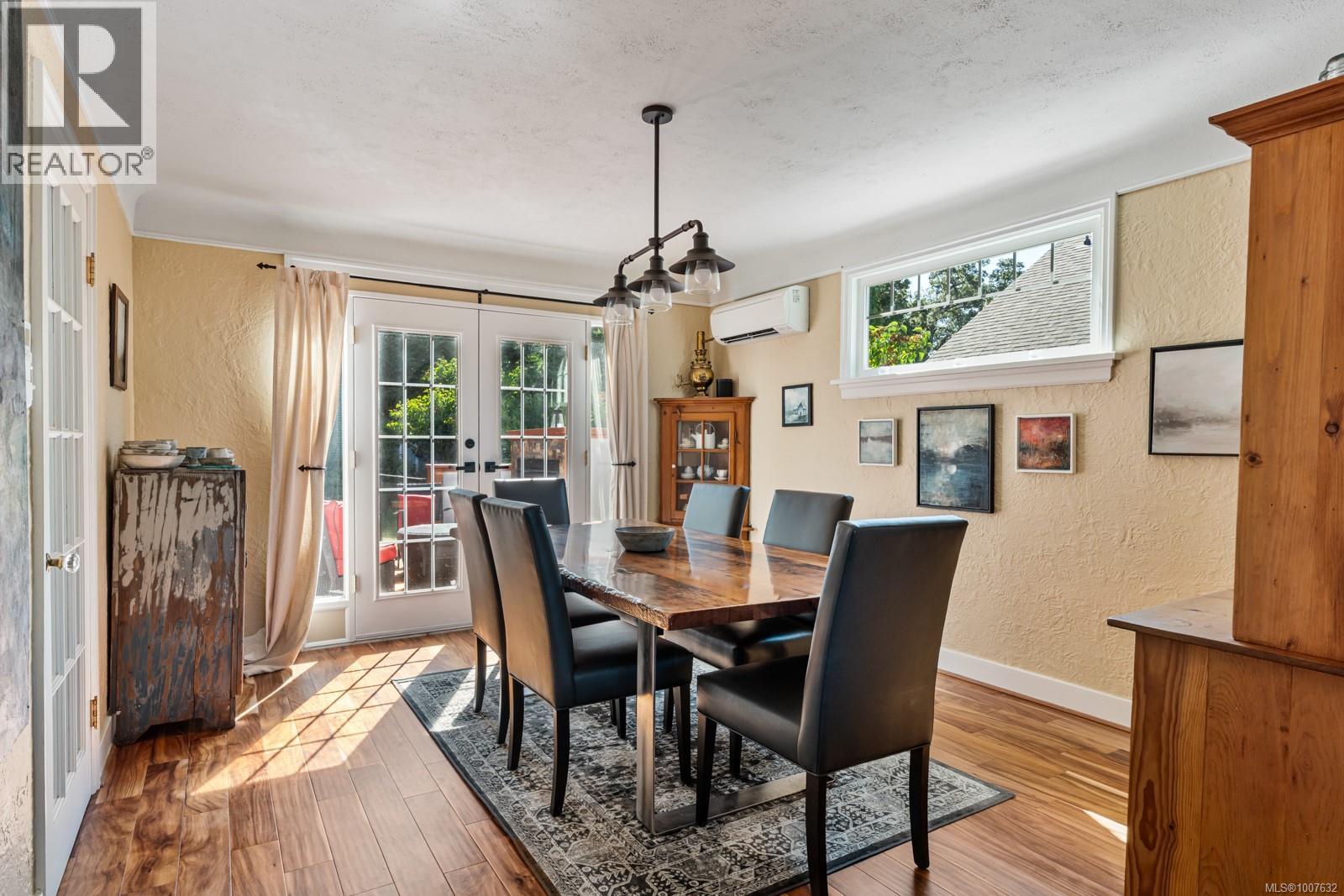 Single Family House Character for Sale in  Fifth St Victoria 