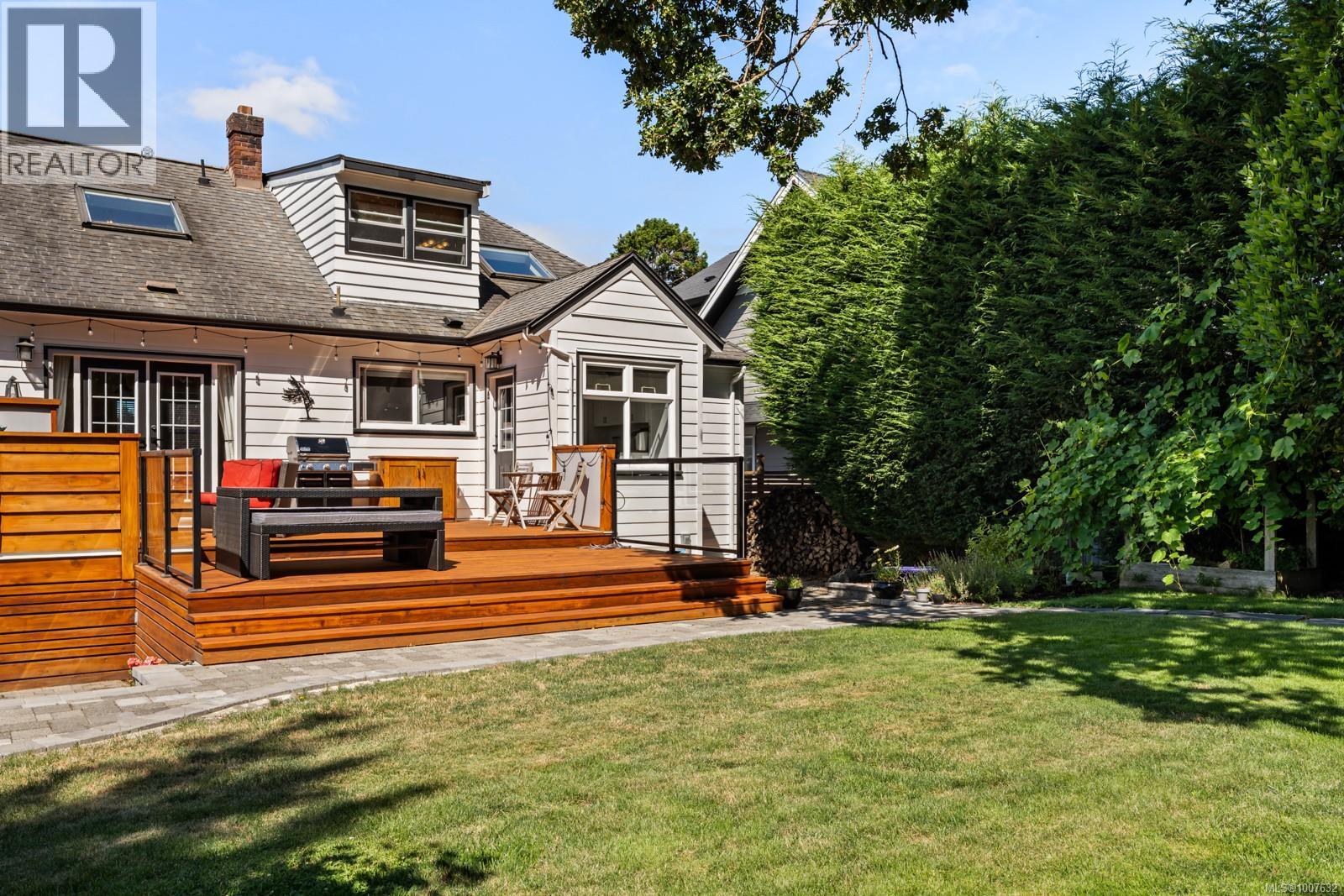 Single Family House Character for Sale in  Fifth St Victoria 