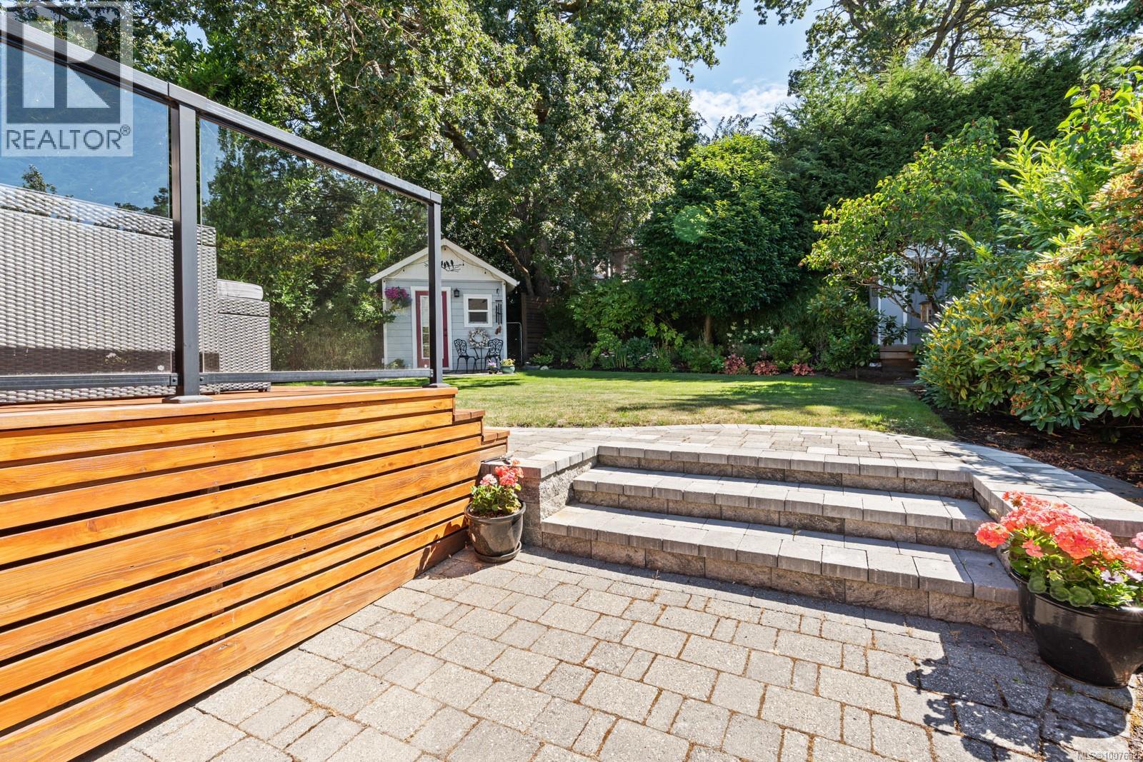 Single Family House Character for Sale in  Fifth St Victoria 