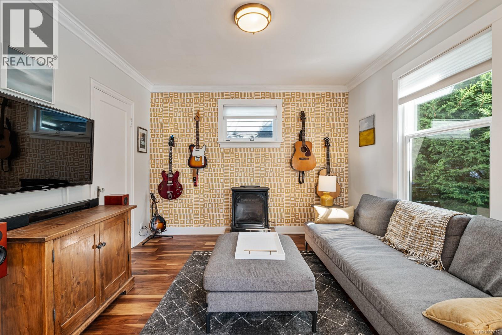 Single Family House Character for Sale in  Fifth St Victoria 