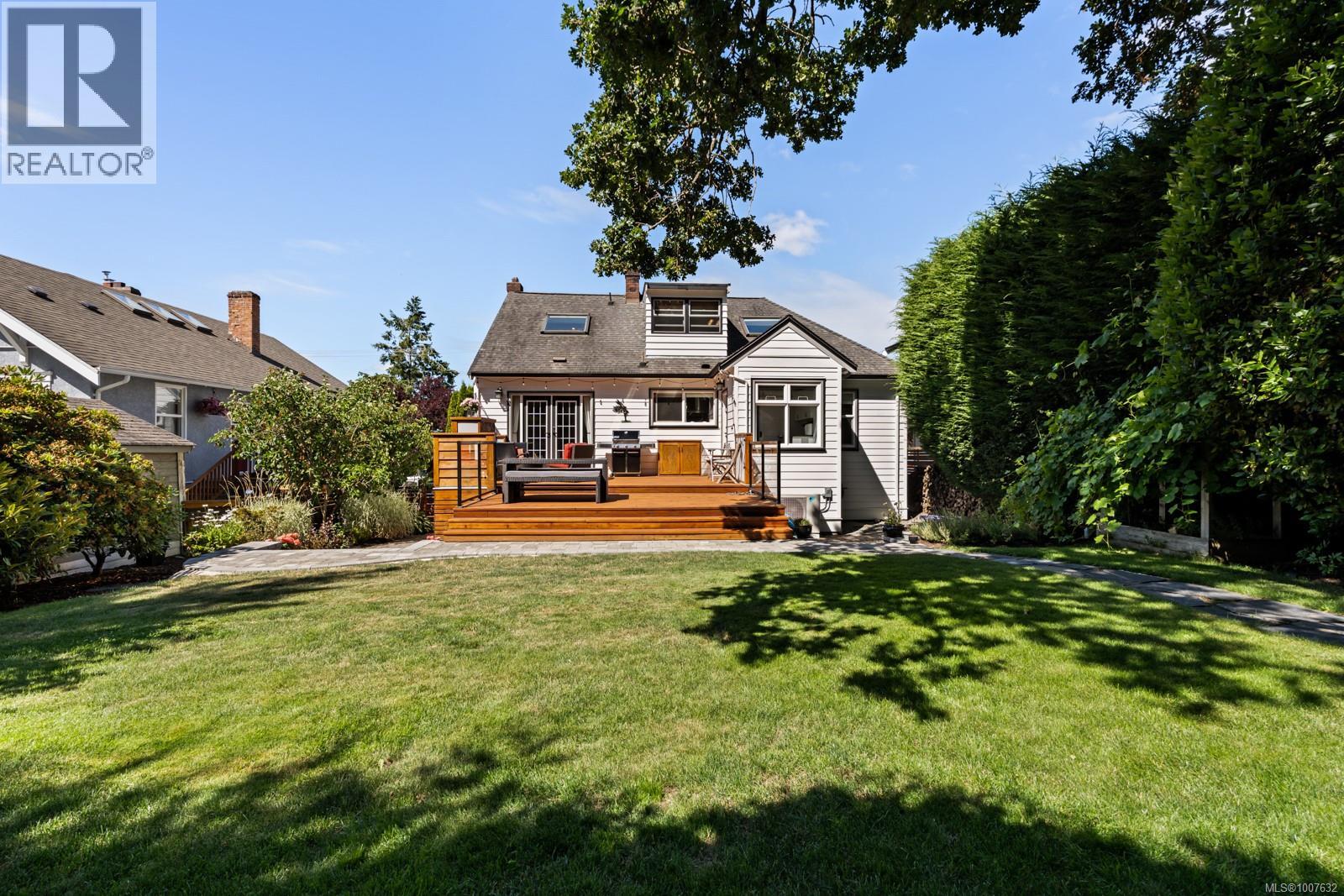 Single Family House Character for Sale in  Fifth St Victoria 