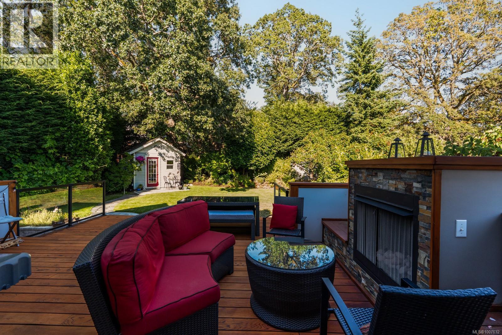 Single Family House Character for Sale in  Fifth St Victoria 