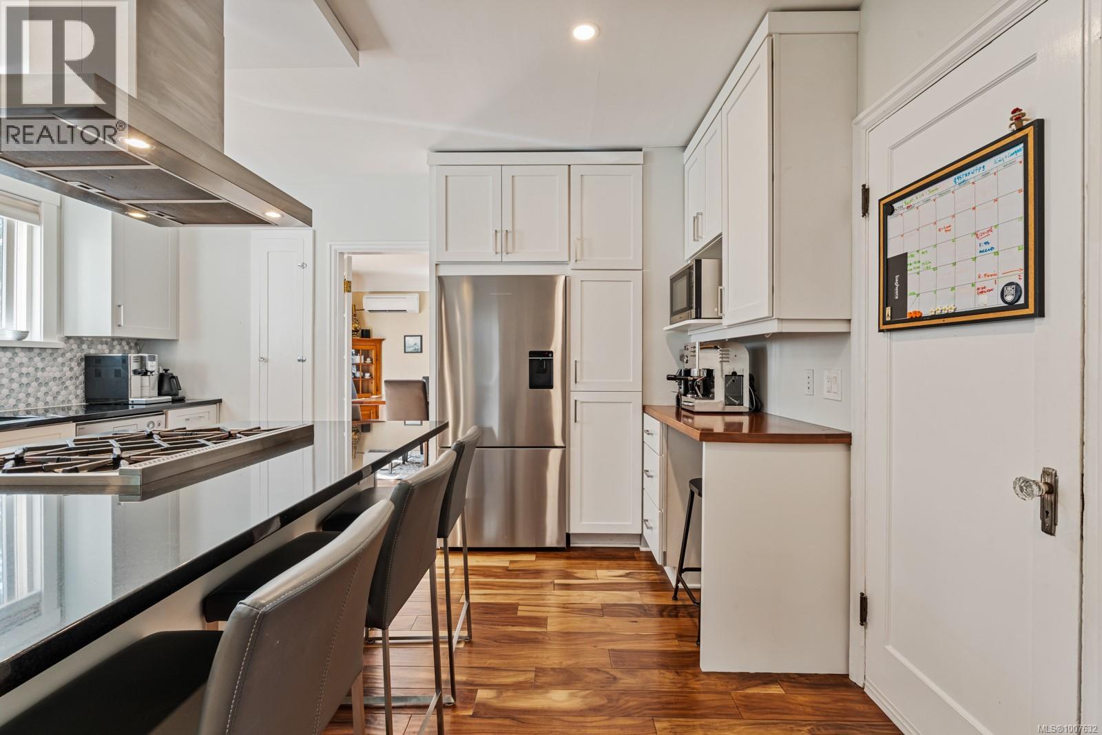Single Family House Character for Sale in  Fifth St Victoria 