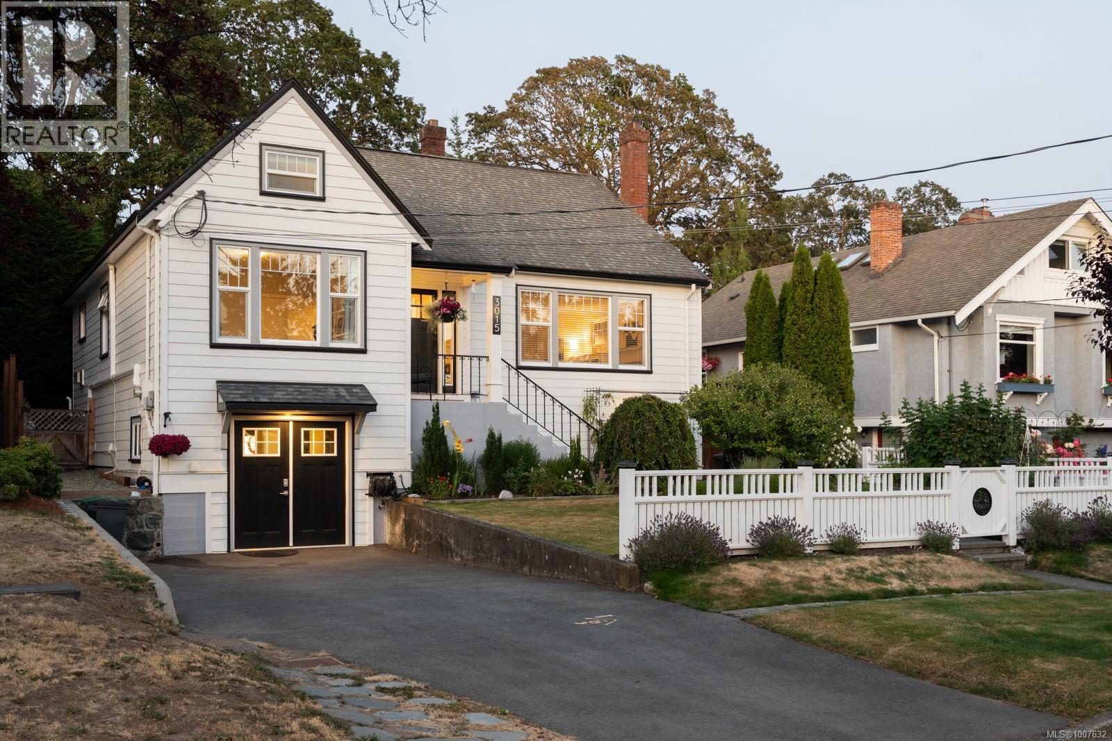 Single Family House Character for Sale in  Fifth St Victoria 