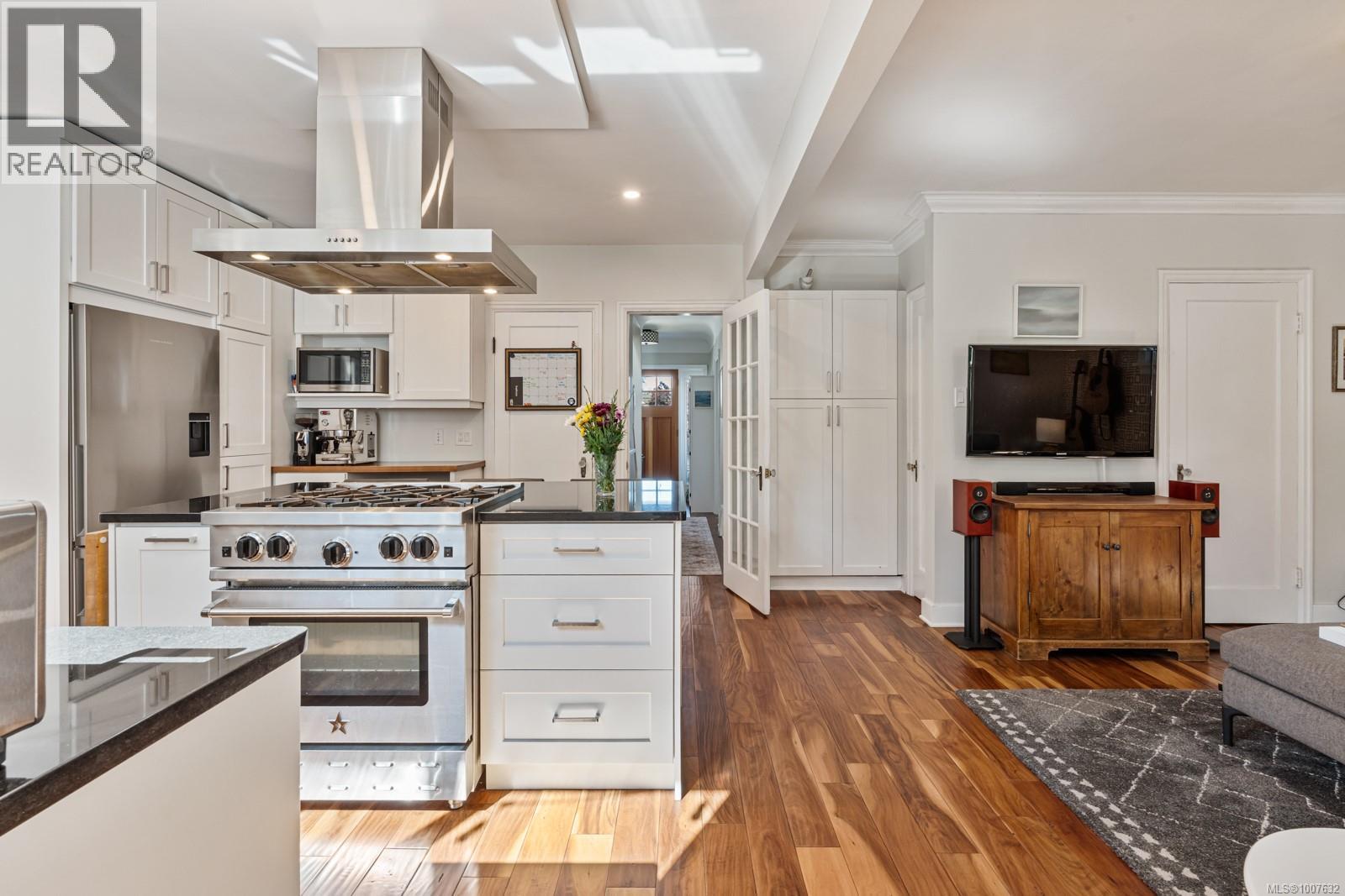 Single Family House Character for Sale in  Fifth St Victoria 