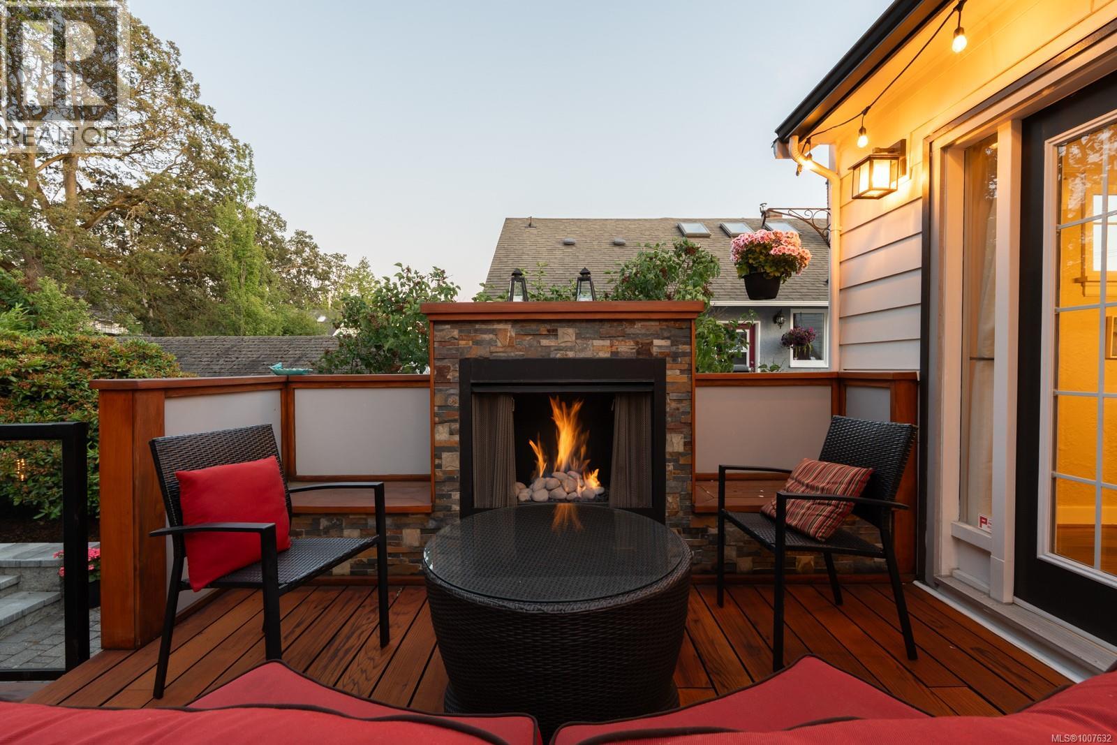 Single Family House Character for Sale in  Fifth St Victoria 