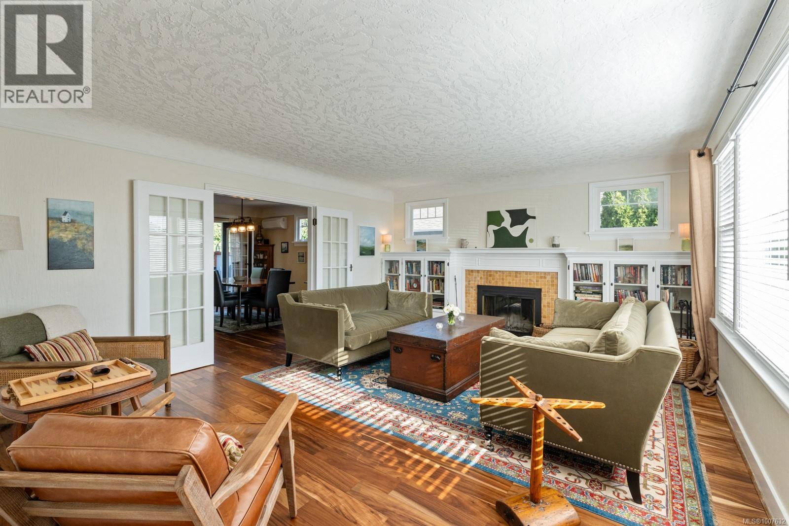 Single Family House Character for Sale in  Fifth St Victoria 