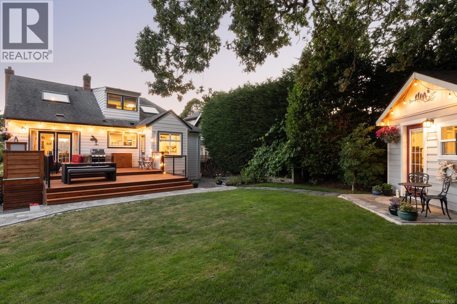 Single Family House Character for Sale in  Fifth St Victoria 