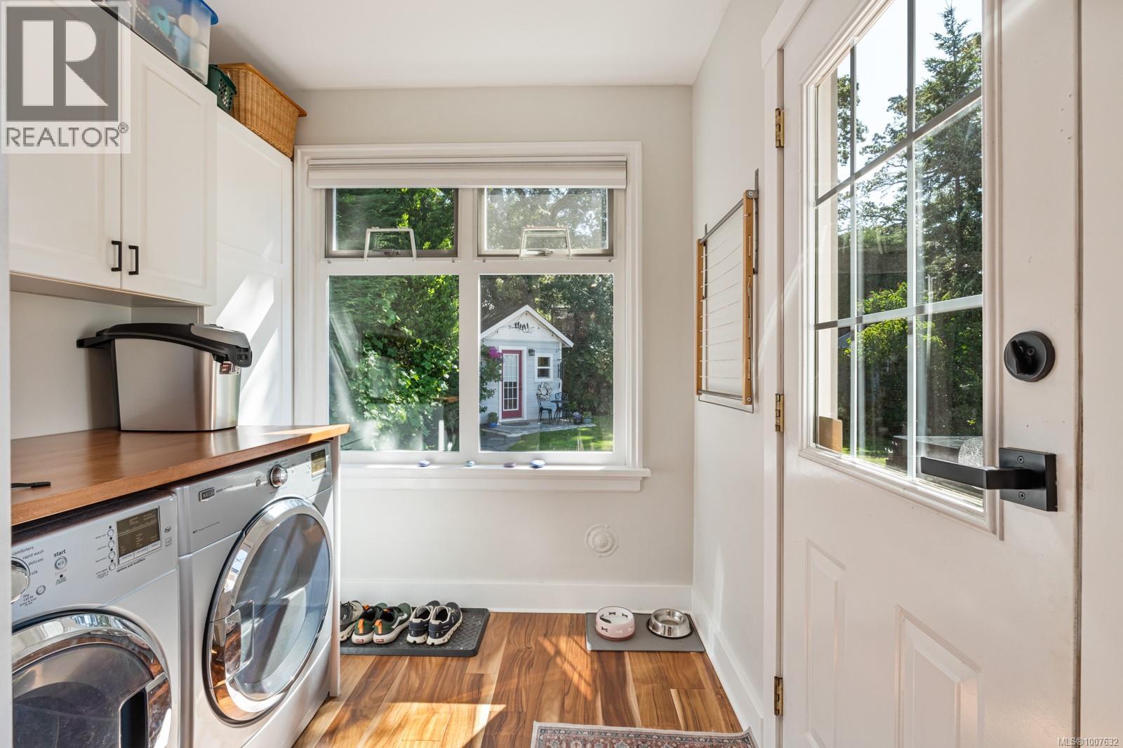 Single Family House Character for Sale in  Fifth St Victoria 