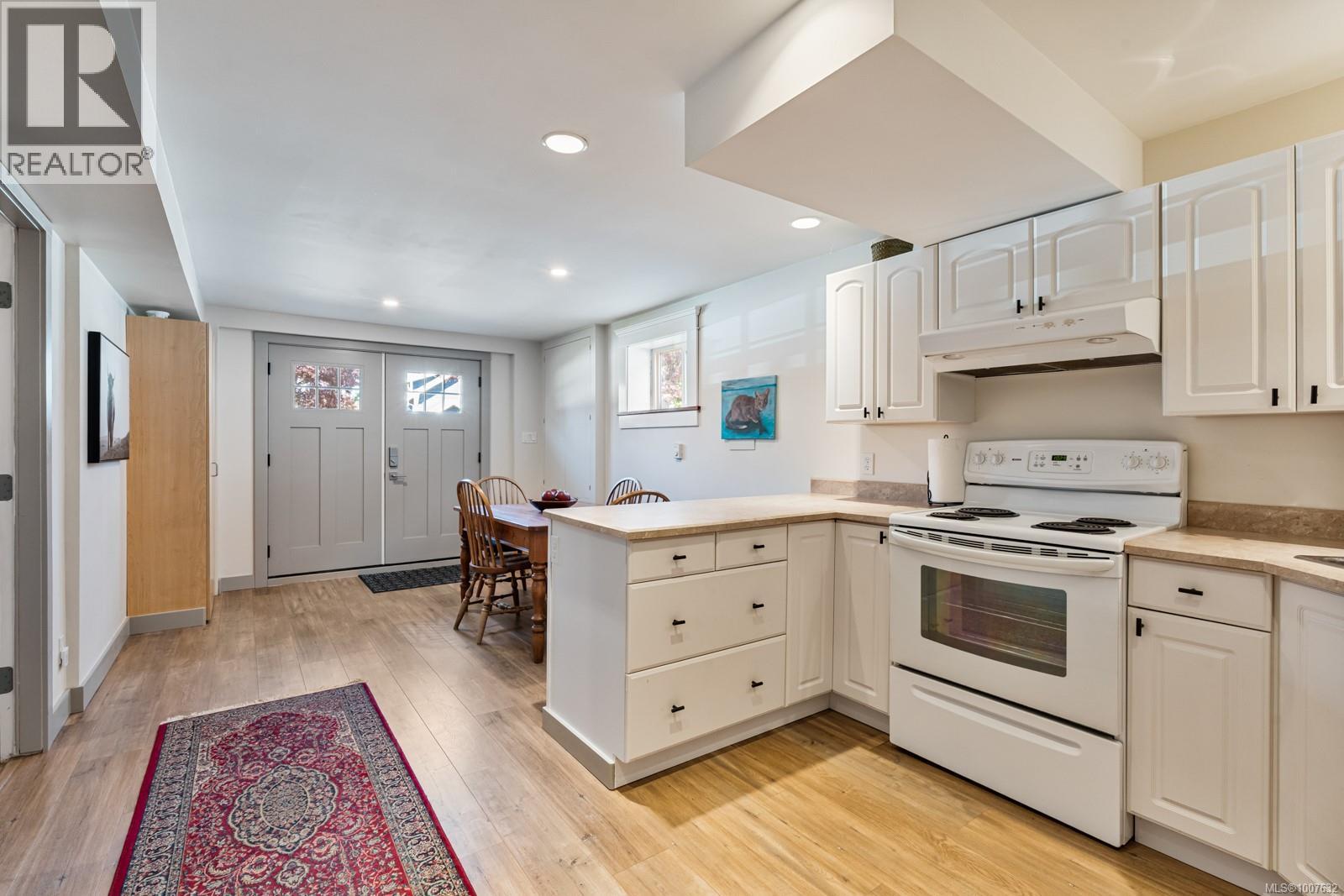 Single Family House Character for Sale in  Fifth St Victoria 