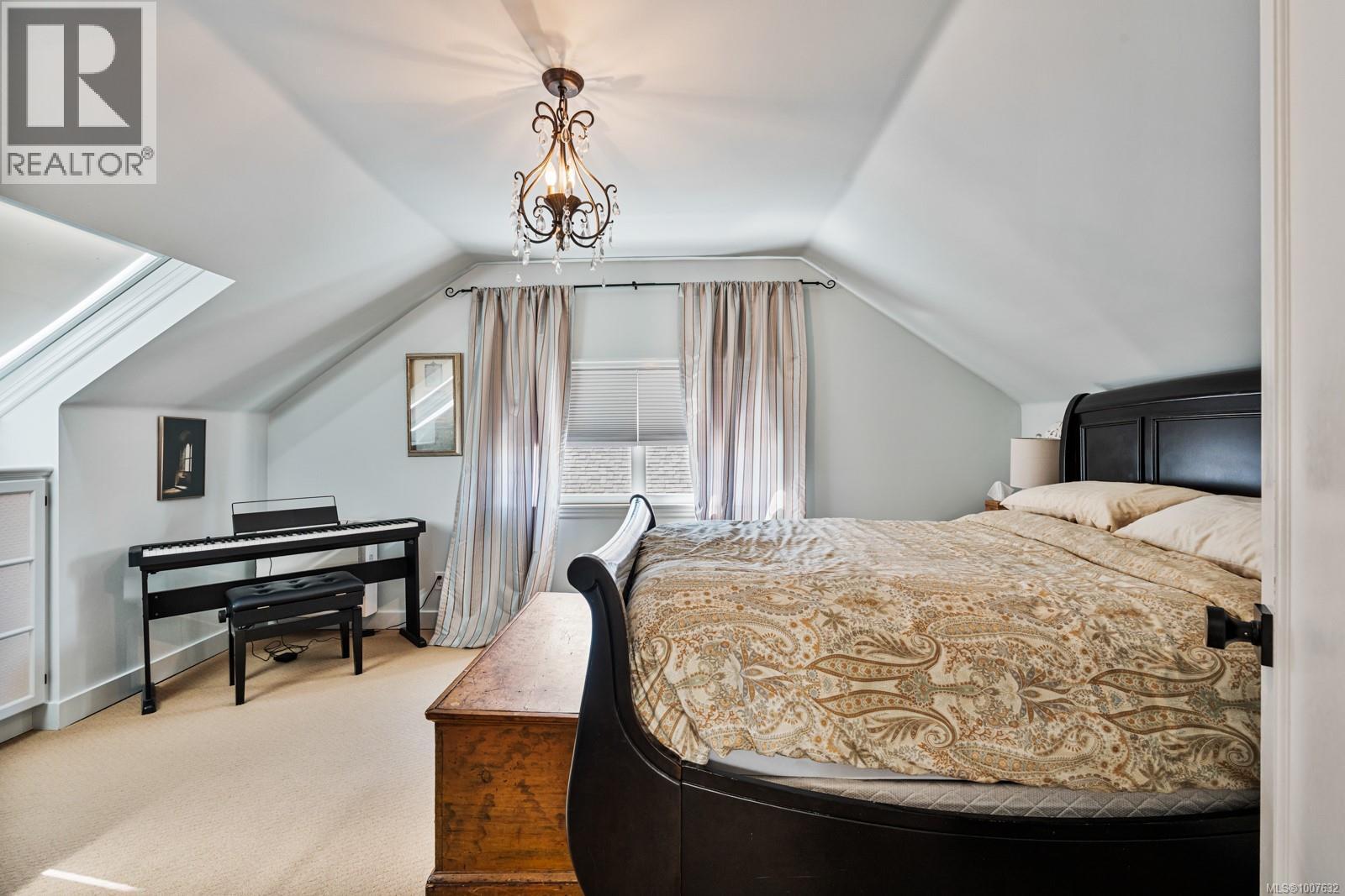 Single Family House Character for Sale in  Fifth St Victoria 