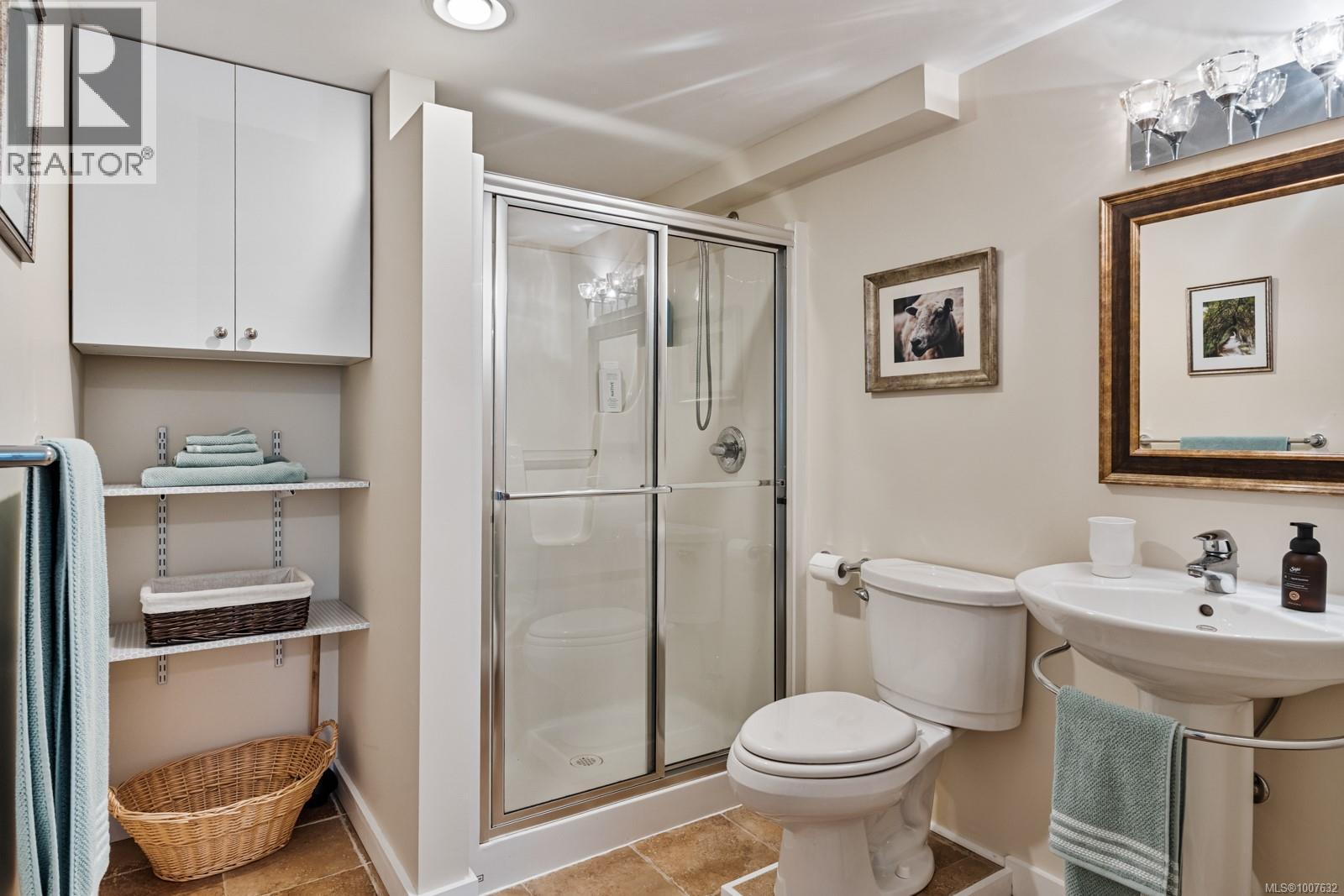 Single Family House Character for Sale in  Fifth St Victoria 
