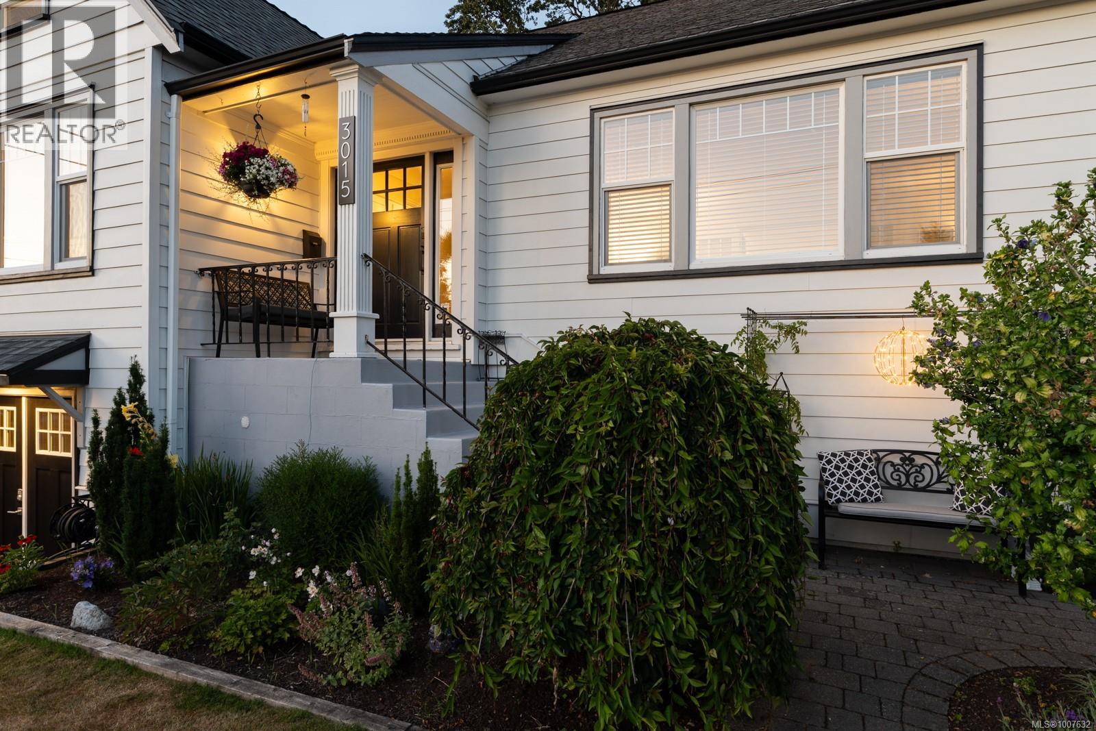 Single Family House Character for Sale in  Fifth St Victoria 