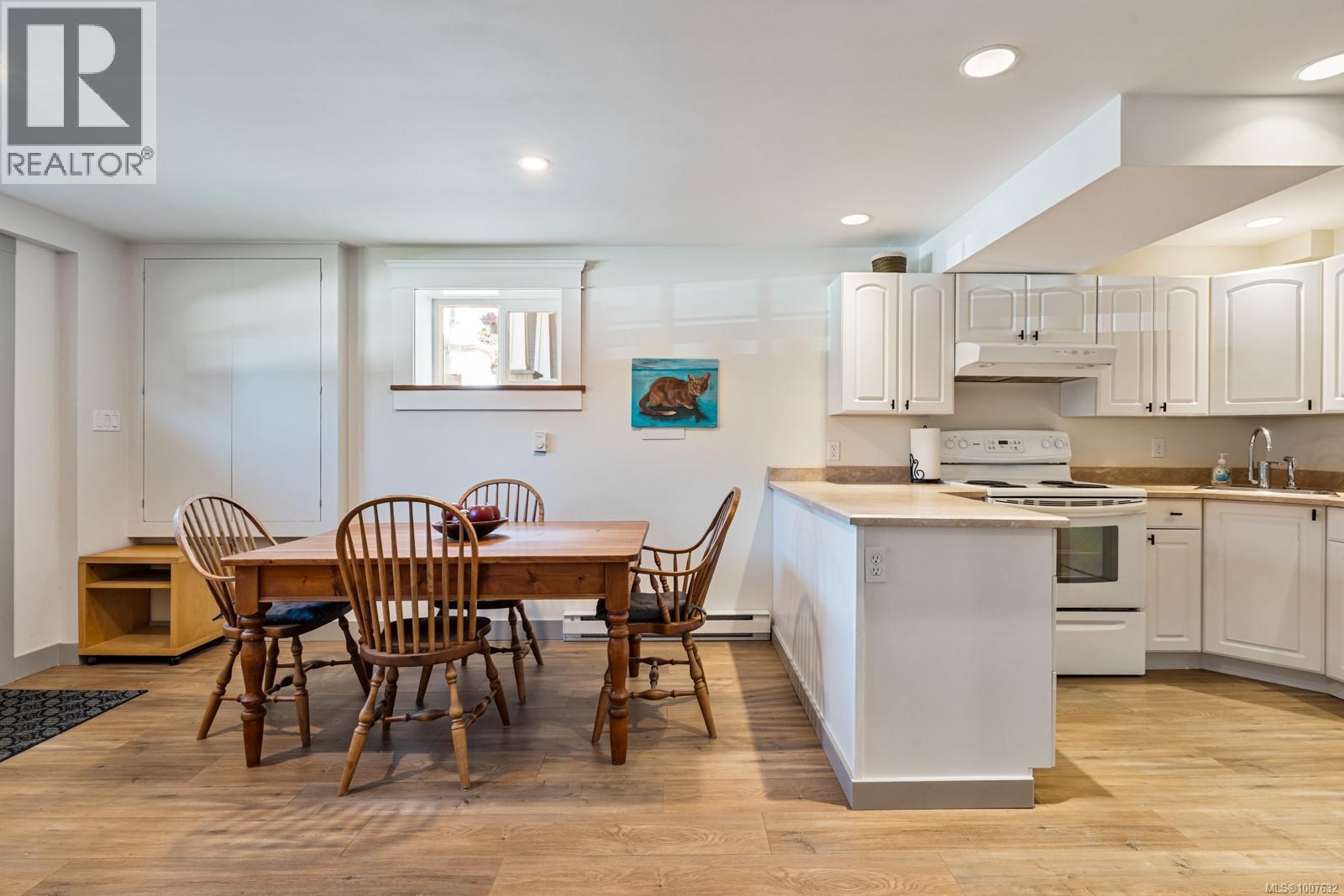 Single Family House Character for Sale in  Fifth St Victoria 