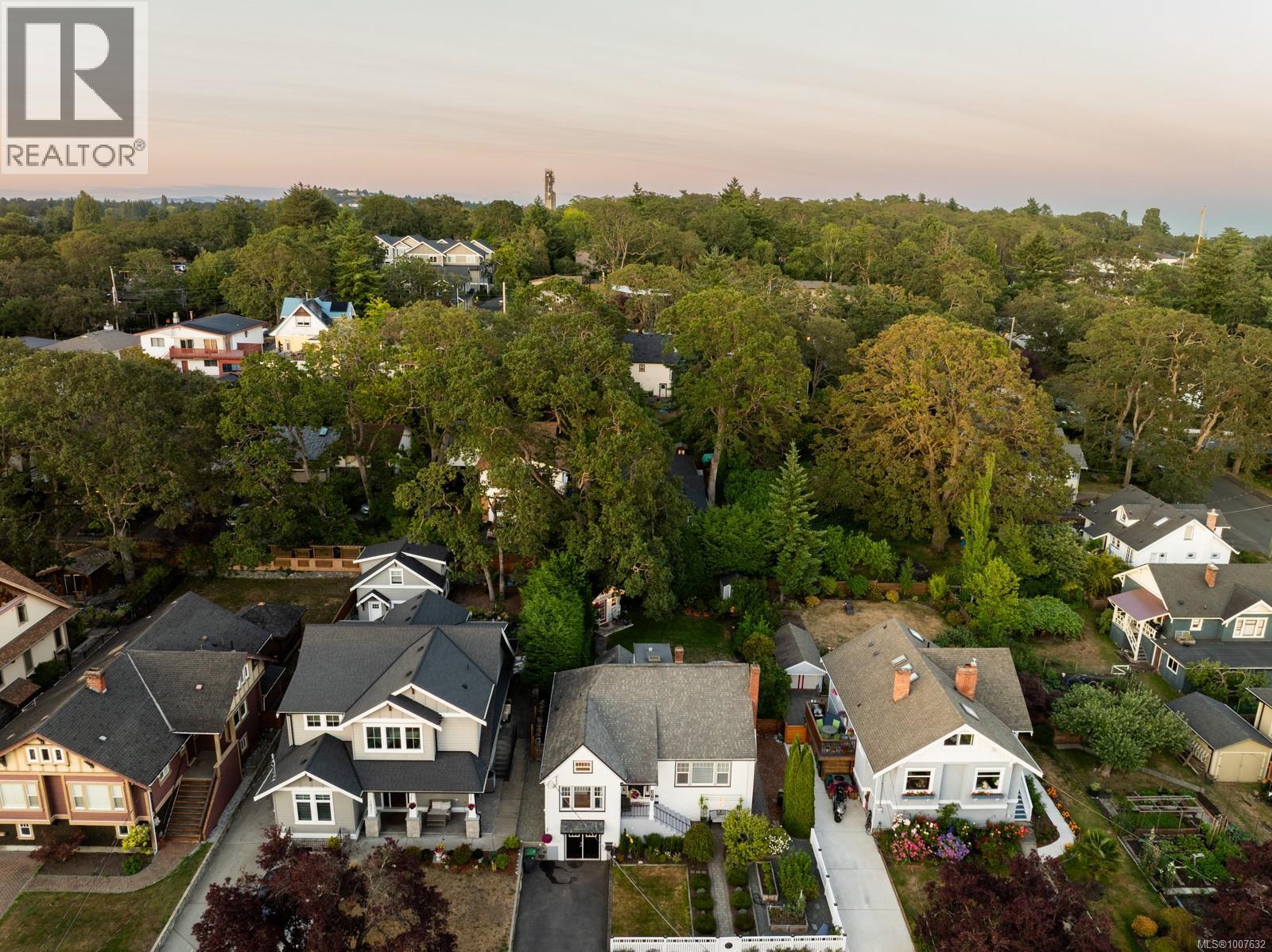 Single Family House Character for Sale in  Fifth St Victoria 