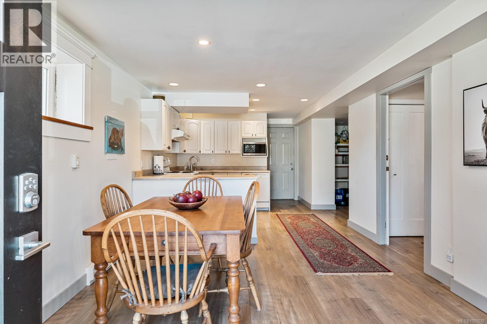 3015 Fifth St, Victoria, British Columbia