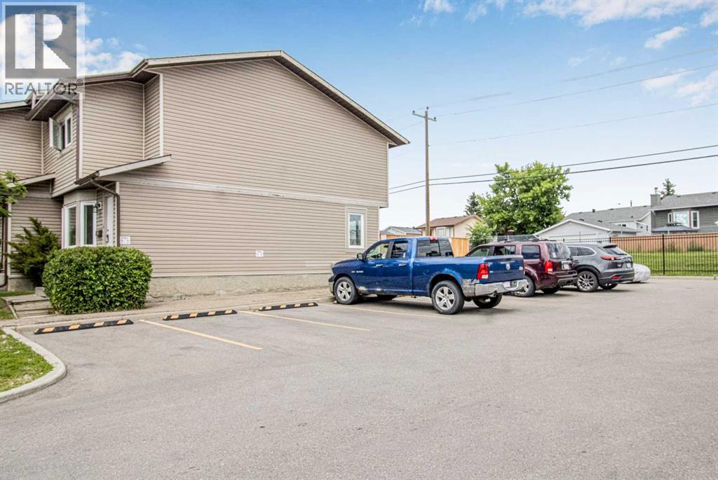 Single Family House for Sale in  Falshire Terrace NE Falconridge Calgary 